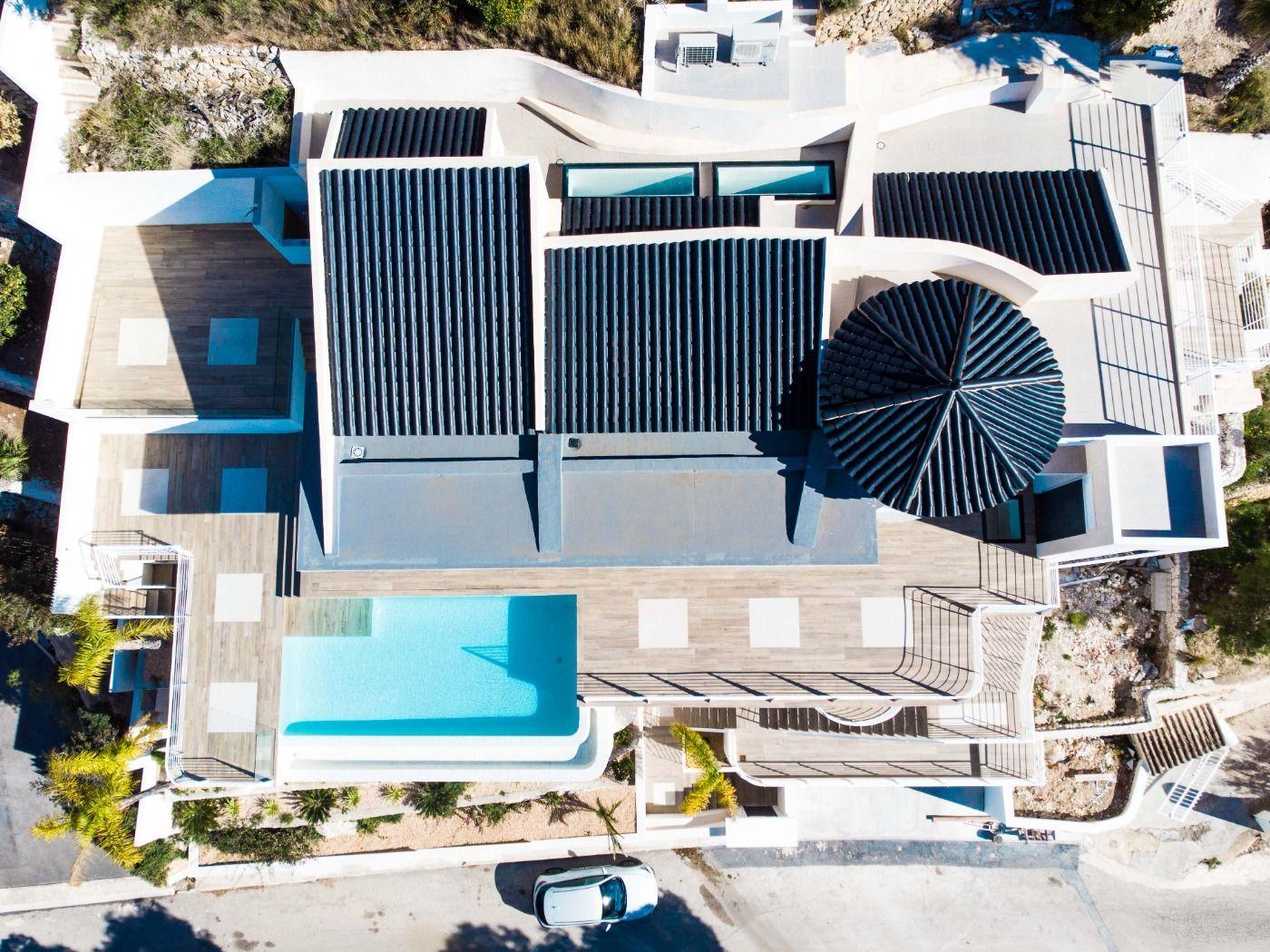 1121DA - Villa moderne spacieuse avec vue spectaculaire sur la mer