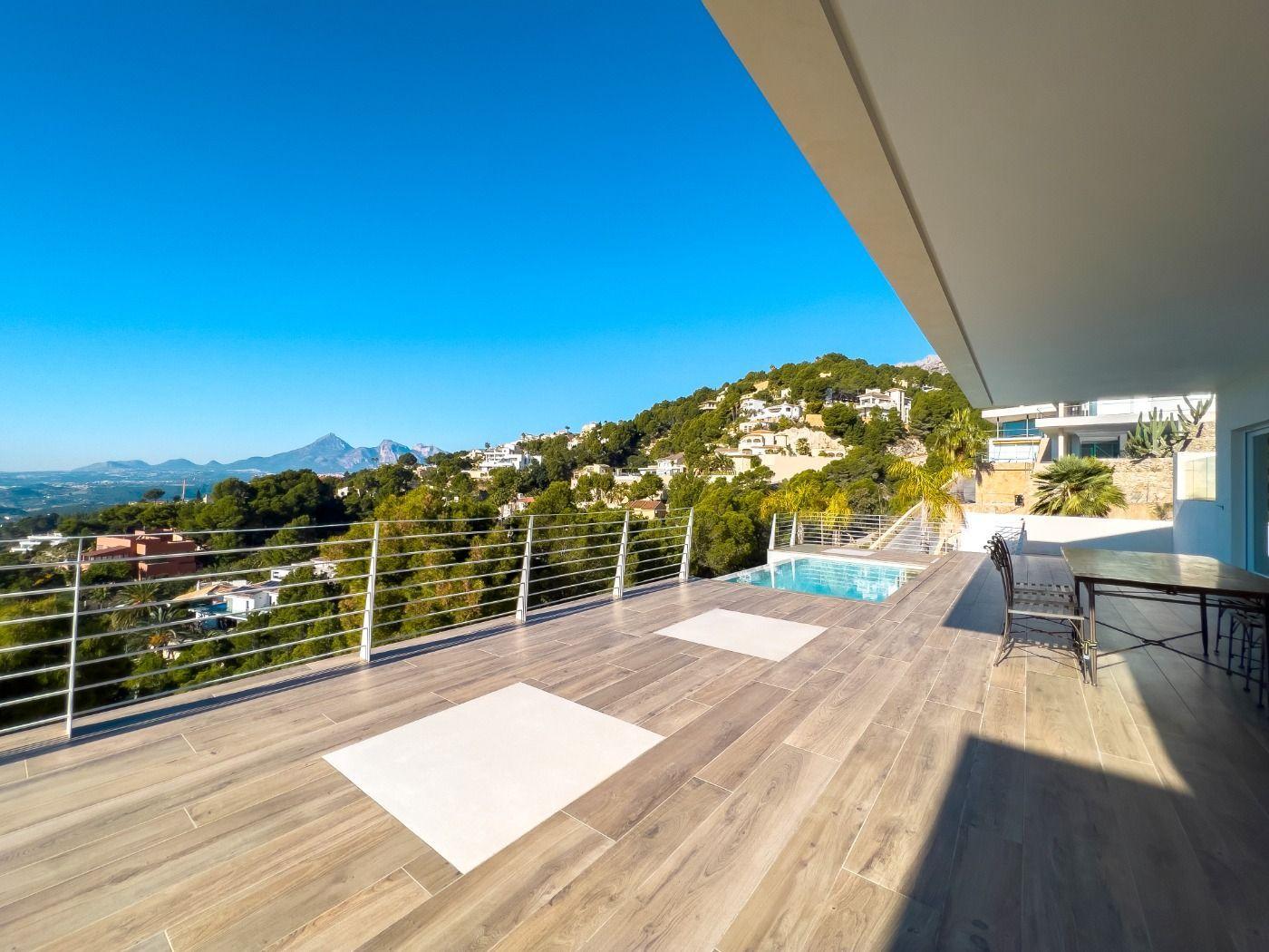 1121DA - Villa moderne spacieuse avec vue spectaculaire sur la mer