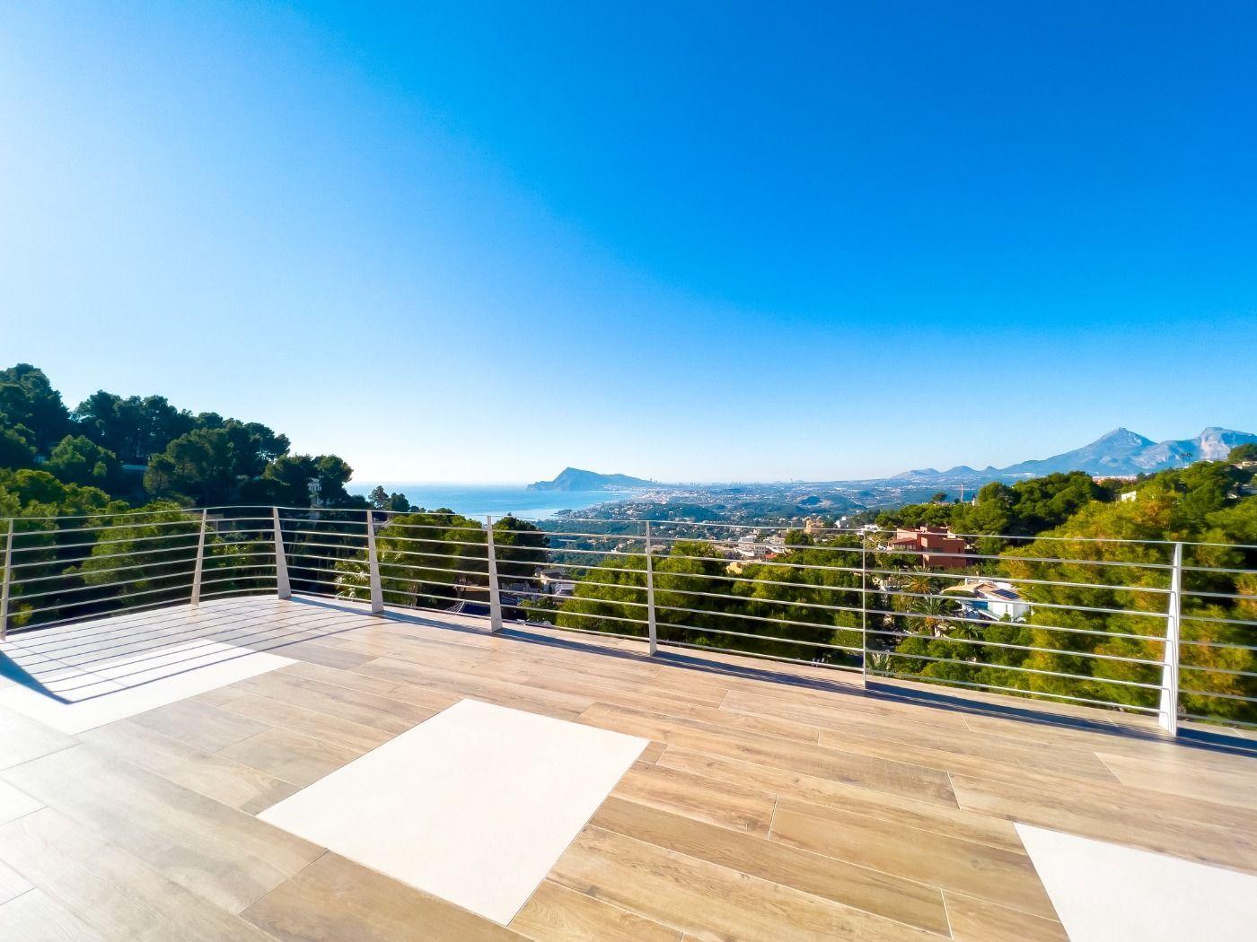 1121DA - Villa moderne spacieuse avec vue spectaculaire sur la mer