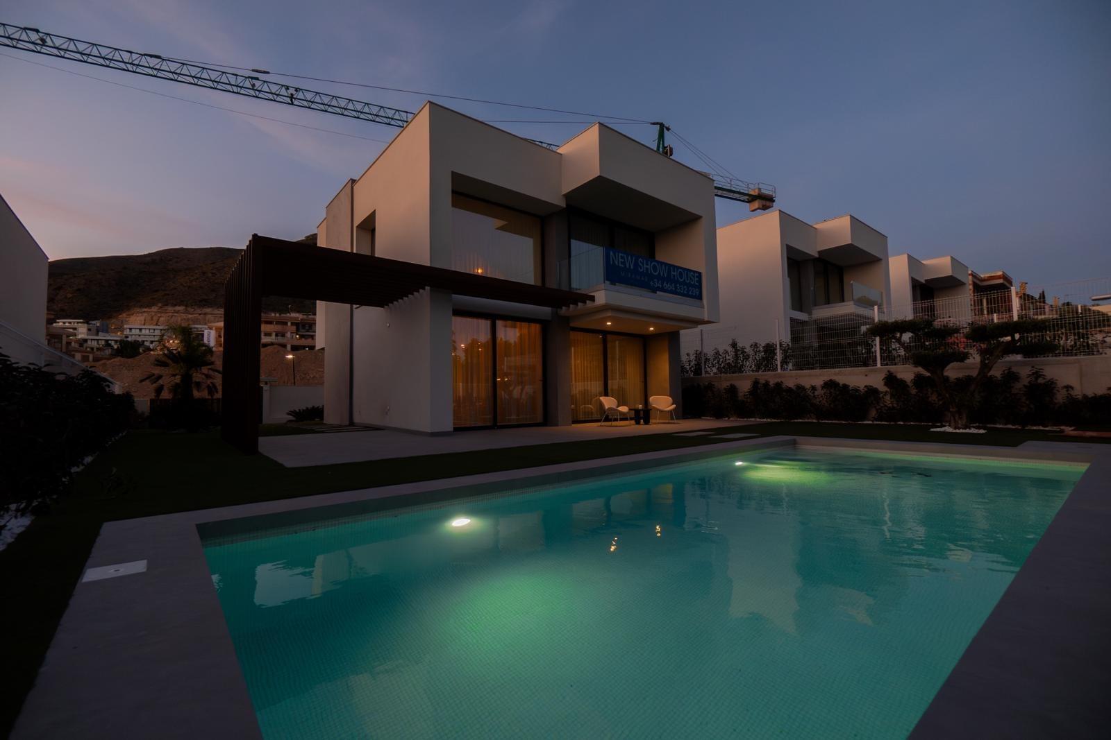 1160DA - Estupenda villa de obra nueva, situadas en una zona privilegiada de Finestrat.