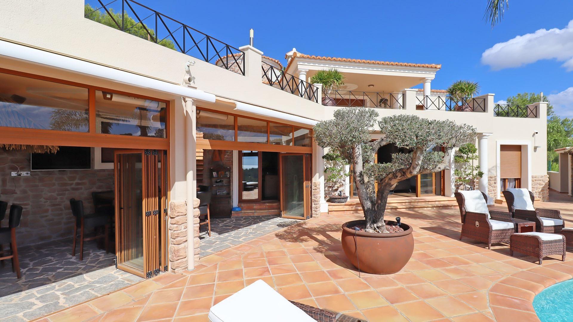 1212NS - Villa mit Panoramablick in einer Wohngegend von Calpe