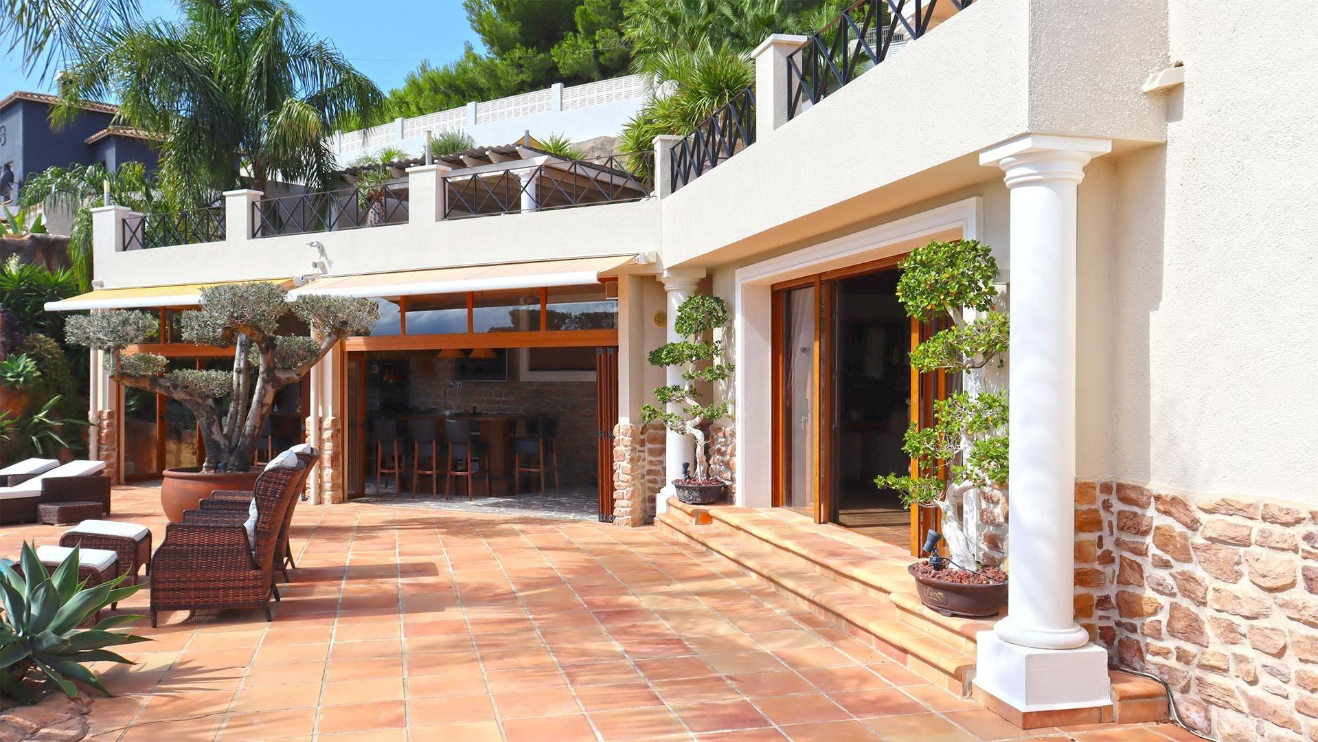 1212NS - Villa mit Panoramablick in einer Wohngegend von Calpe