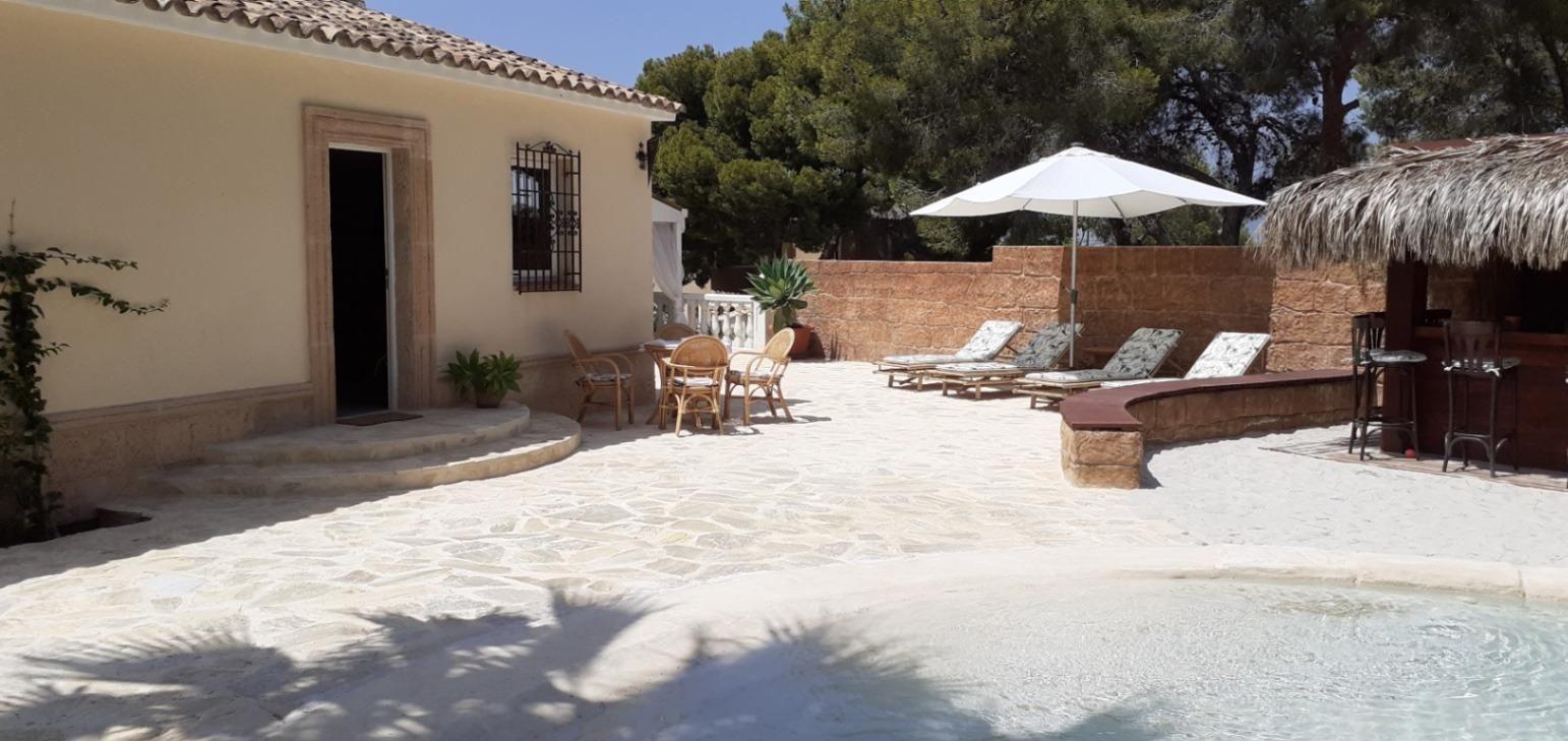 1215NS - Mediterranean Villa in Albir