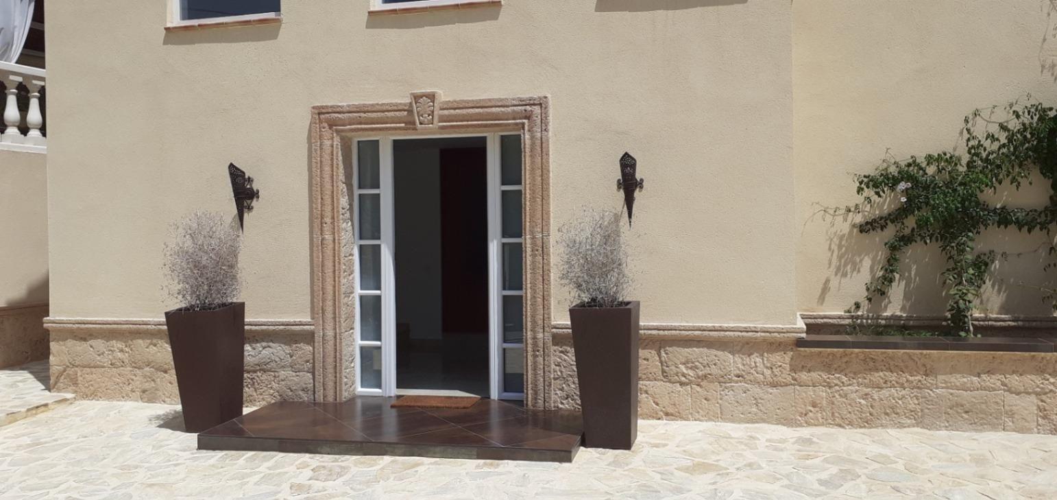 1215NS - Mediterranean Villa in Albir