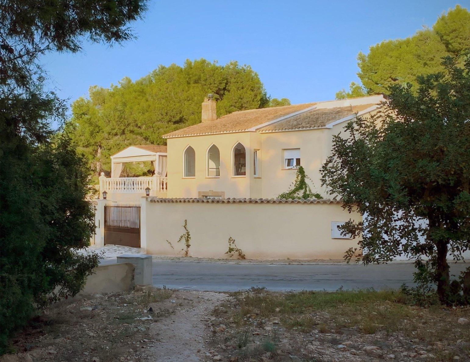 1215NS - Mediterranean Villa in Albir