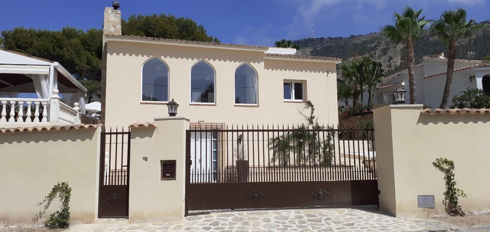 1215NS - Mediterranean Villa in Albir