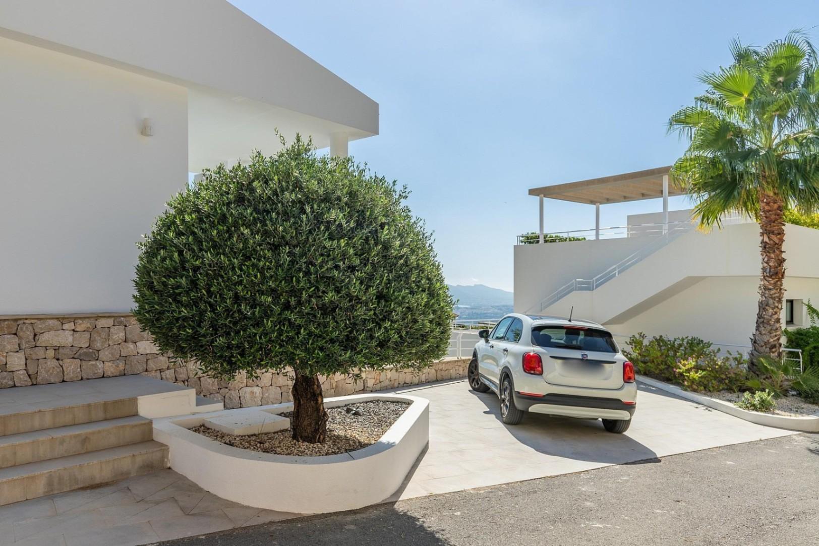 1217NS - Eine kürzlich erbaute moderne Villa mit Panoramablick auf die Küste von Altea und die Berge