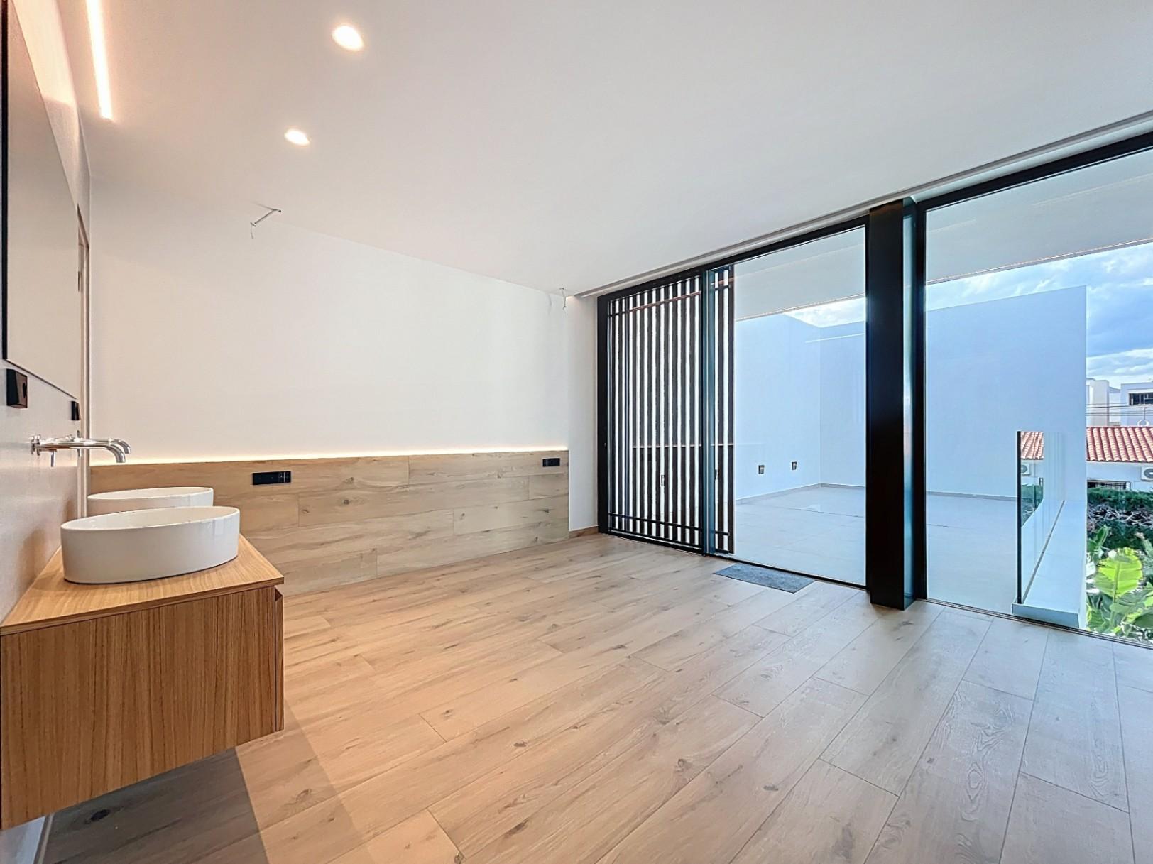 1218DR - Beautiful modern contemporary villa situated on a short distance to the coast and centre of Albir