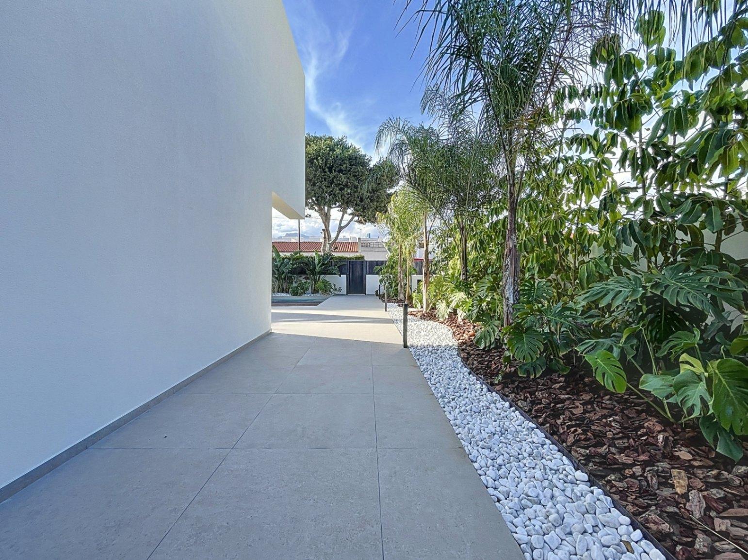 1218DR - Beautiful modern contemporary villa situated on a short distance to the coast and centre of Albir