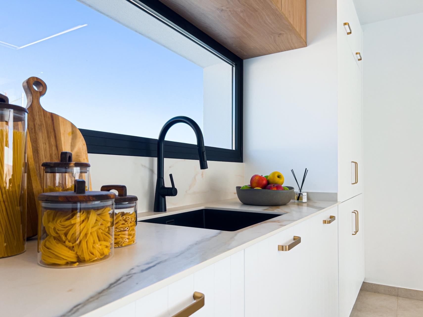 1233DA - Nouvelle villa contemporaine avec piscine à débordement à Polop – première de 46 achevées