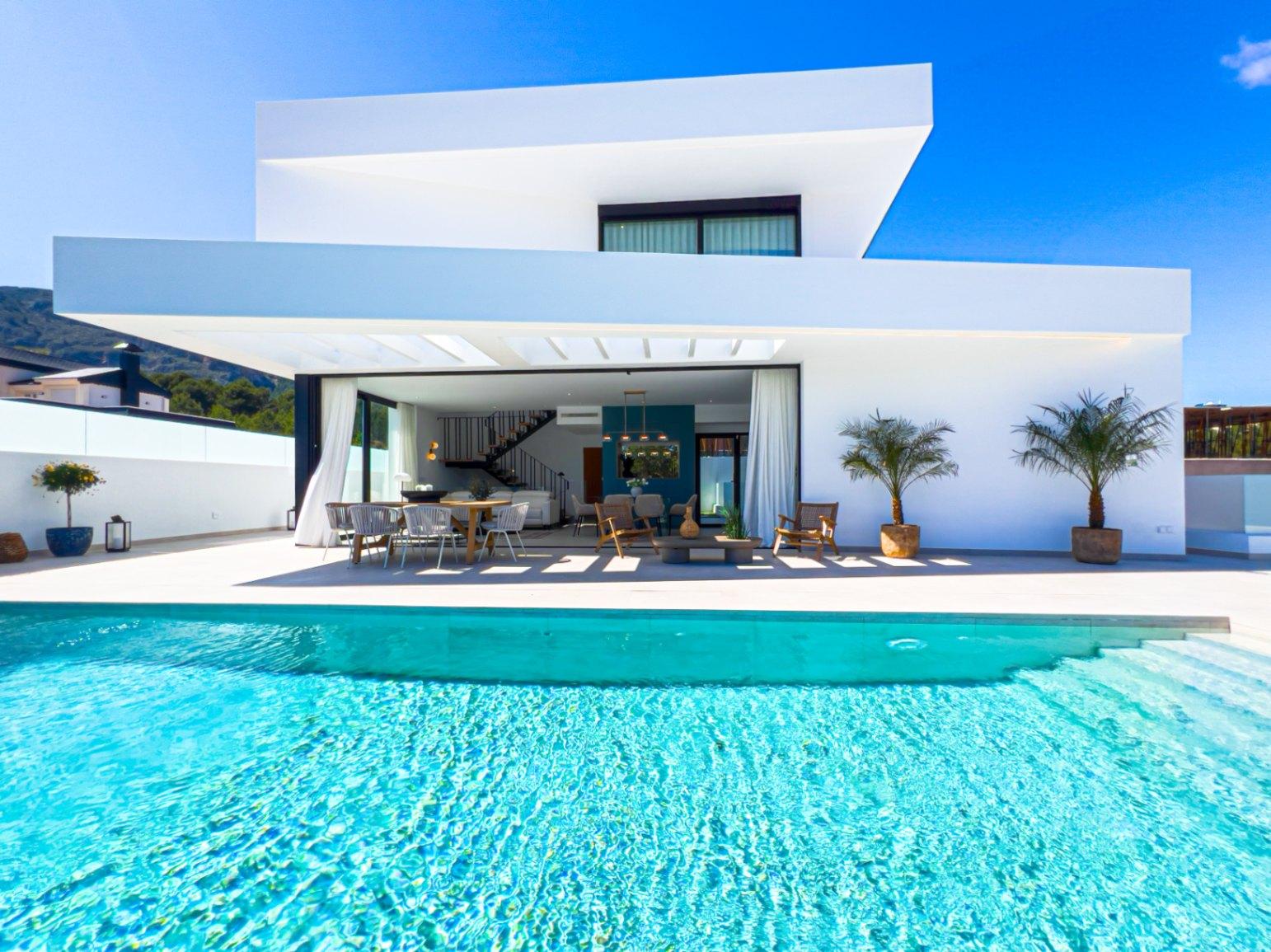 1233DA - Nouvelle villa contemporaine avec piscine à débordement à Polop – première de 46 achevées