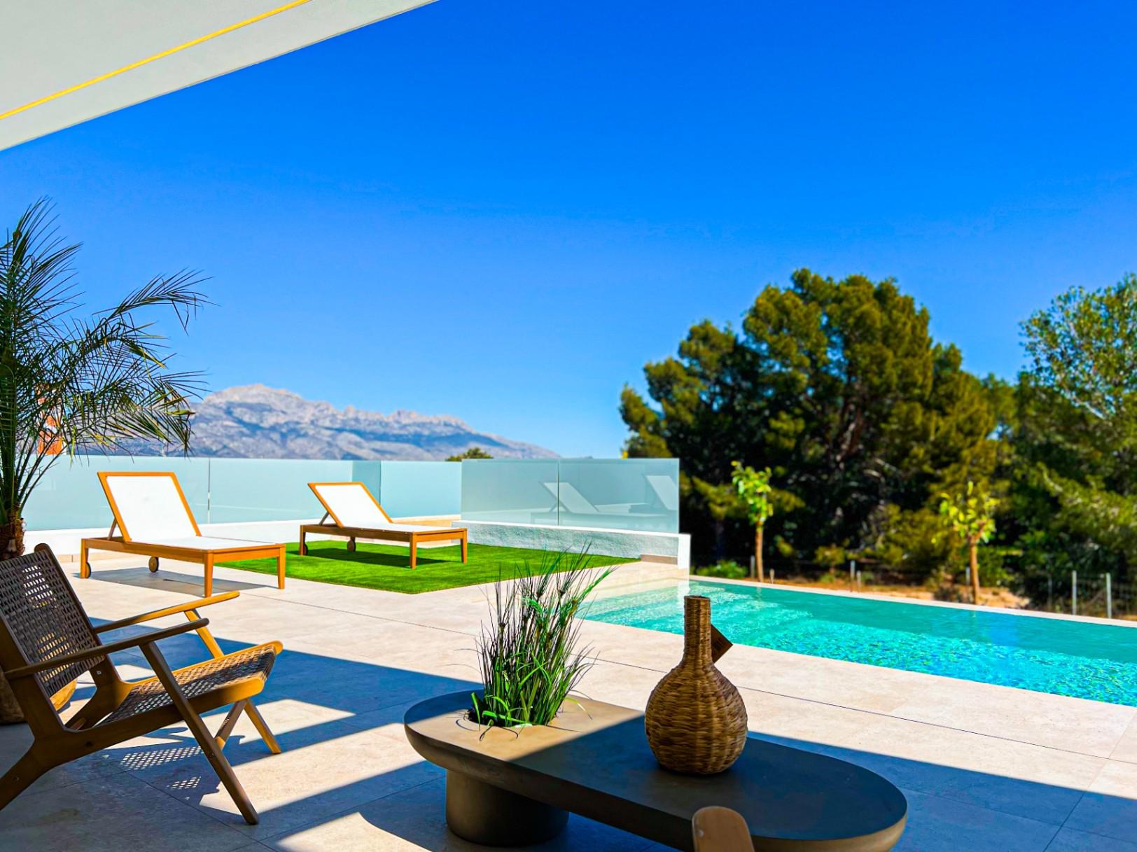 1233DA - Nouvelle villa contemporaine avec piscine à débordement à Polop – première de 46 achevées