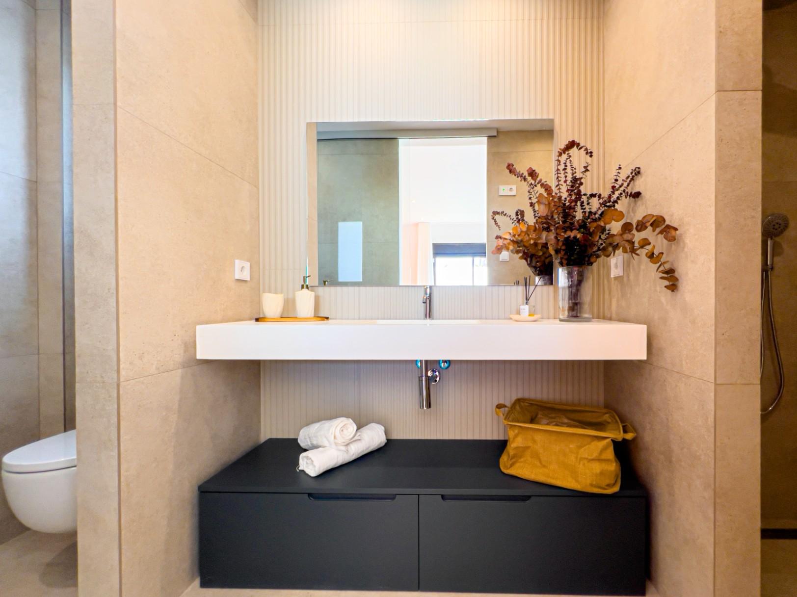 1233DA - Nouvelle villa contemporaine avec piscine à débordement à Polop – première de 46 achevées