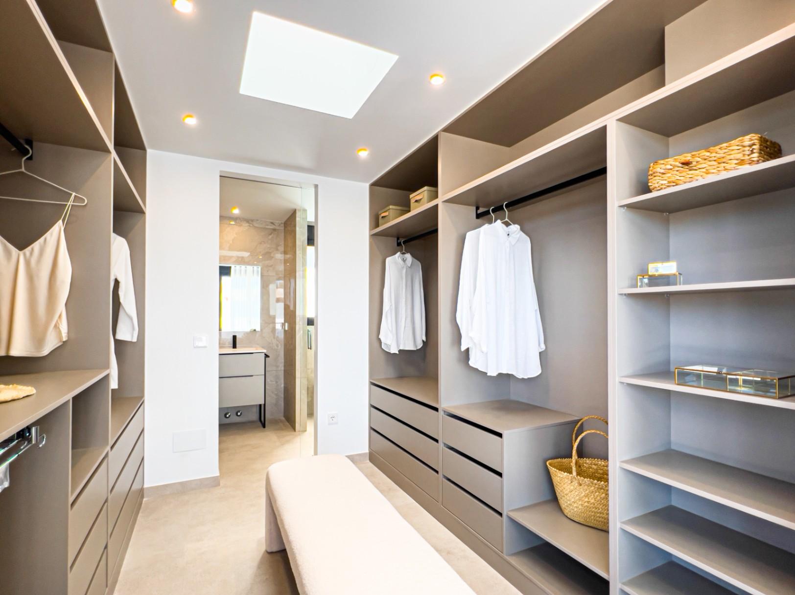 1233DA - Nouvelle villa contemporaine avec piscine à débordement à Polop – première de 46 achevées
