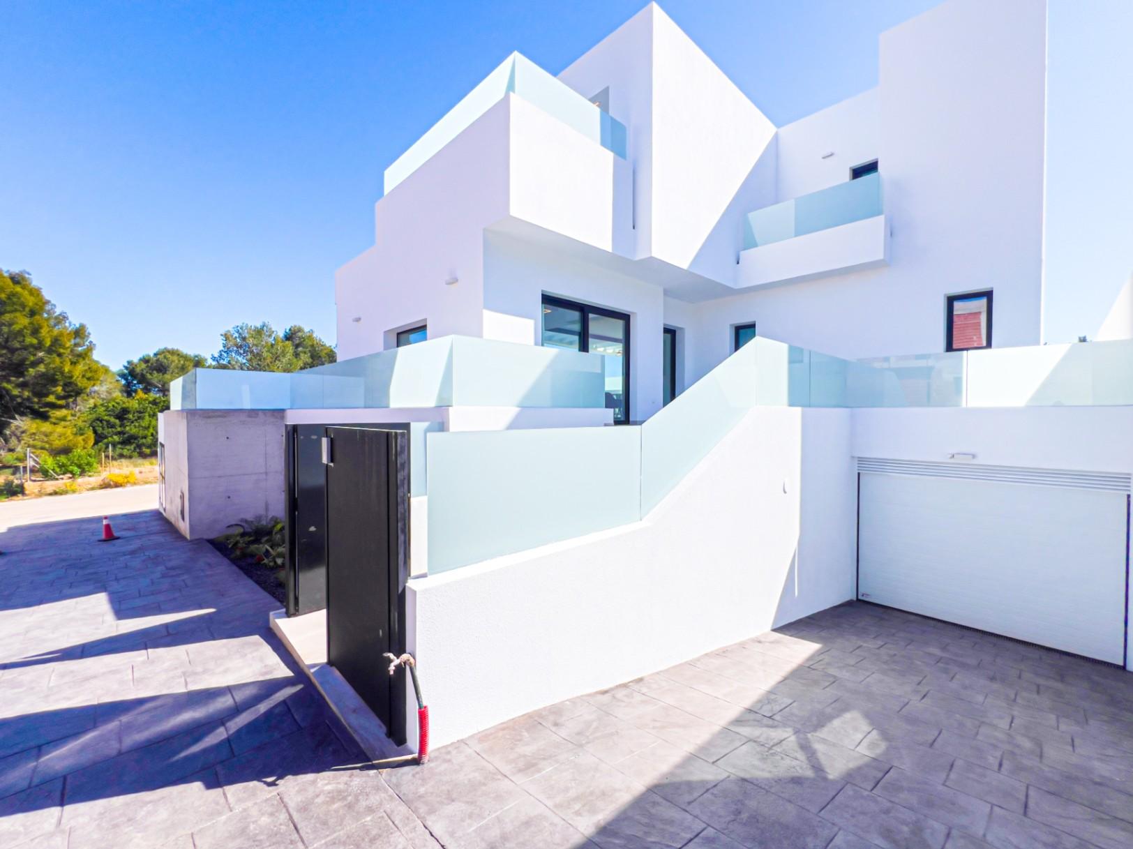 1233DA - Nouvelle villa contemporaine avec piscine à débordement à Polop – première de 46 achevées