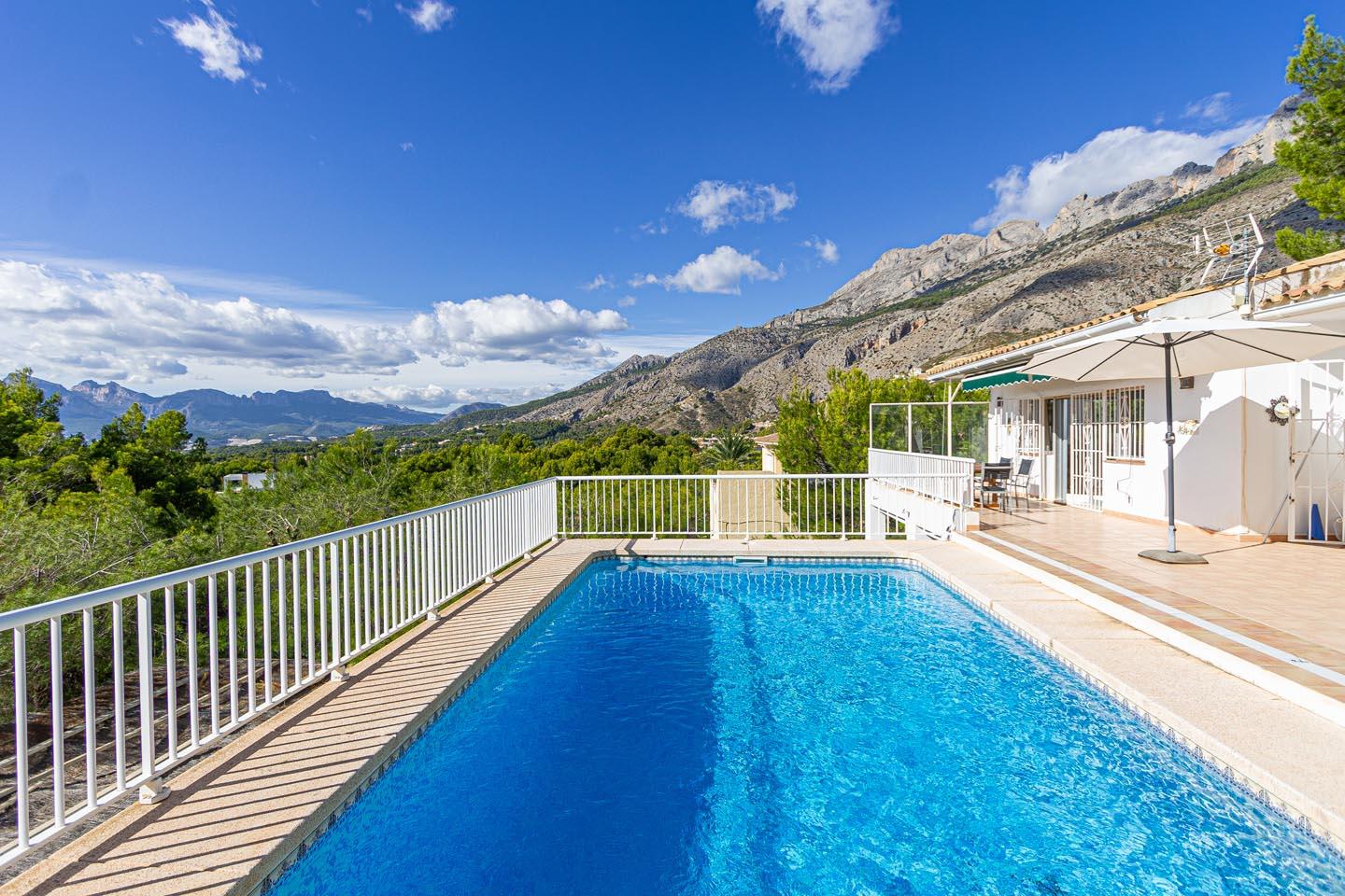 1273NS - Chalet con Dos Viviendas Independientes en Altea, cerca del Campo de Golf