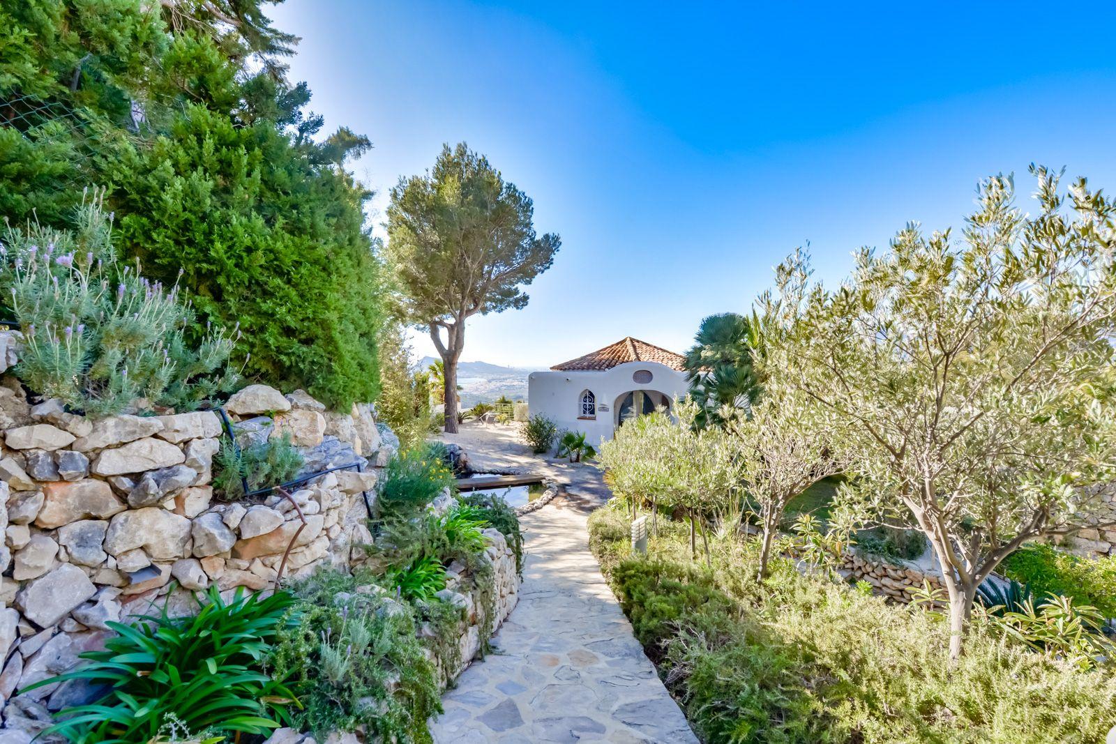 1308NS - Villa luxueuse avec une excellente vue sur la mer et un grand terrain double.