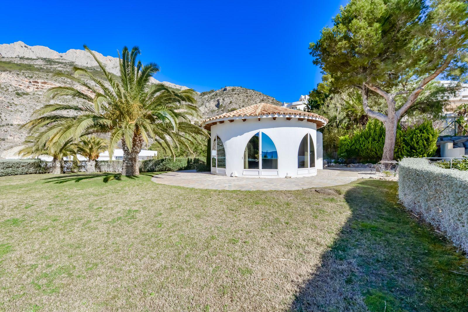 1308NS - Villa luxueuse avec une excellente vue sur la mer et un grand terrain double.