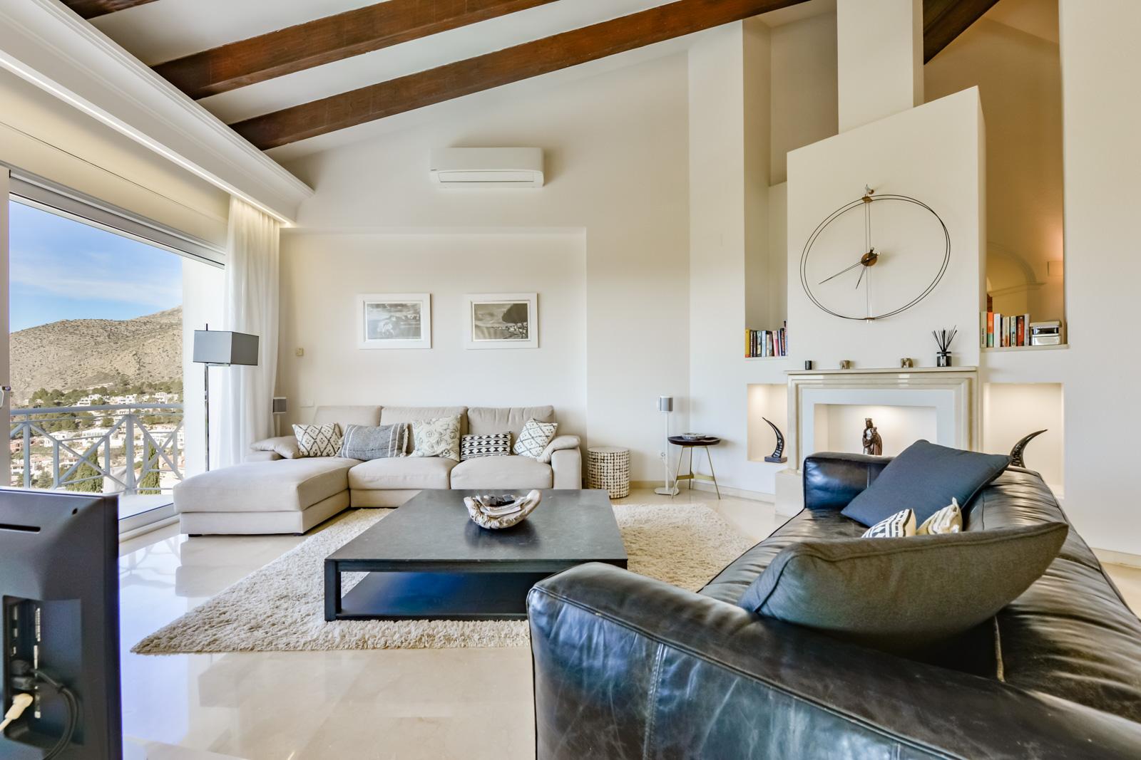 1308NS - Villa luxueuse avec une excellente vue sur la mer et un grand terrain double.