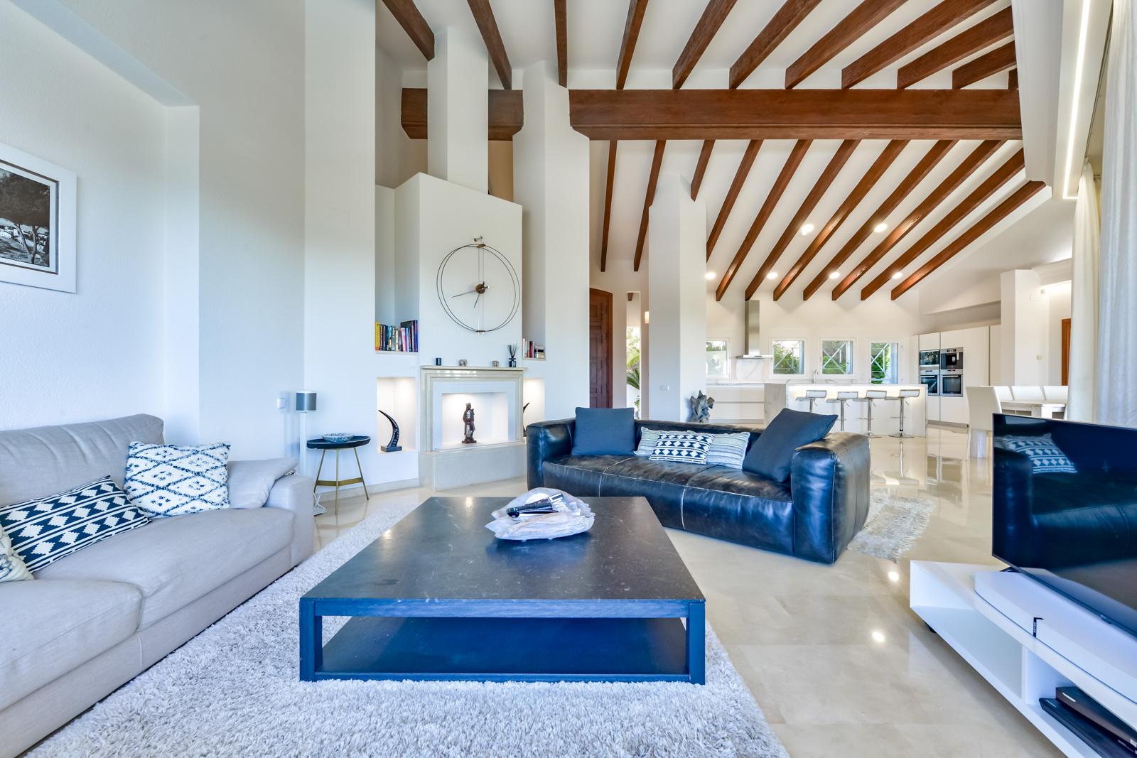 1308NS - Villa luxueuse avec une excellente vue sur la mer et un grand terrain double.