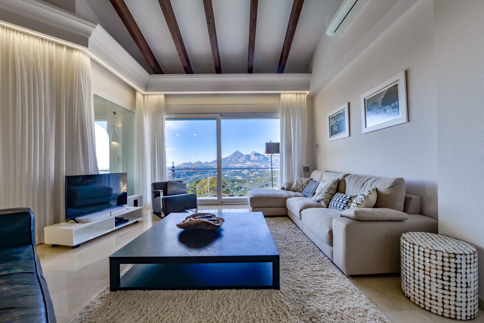 1308NS - Villa luxueuse avec une excellente vue sur la mer et un grand terrain double.