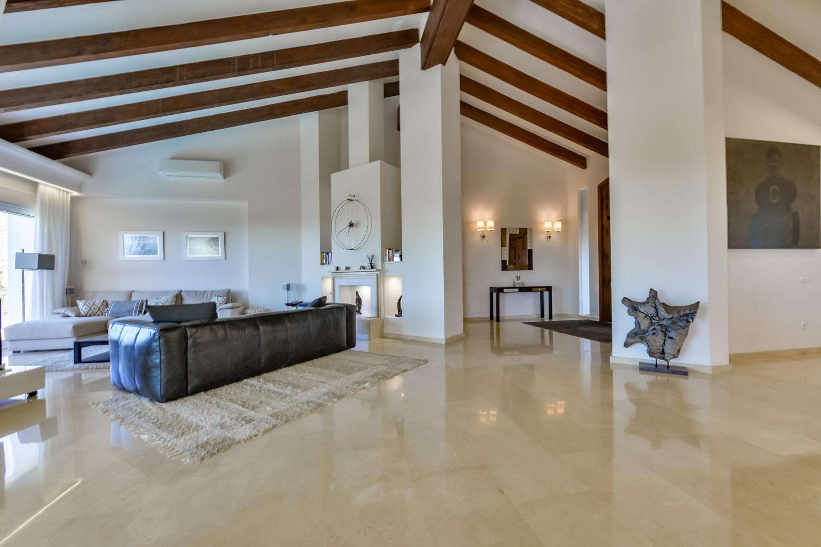 1308NS - Villa luxueuse avec une excellente vue sur la mer et un grand terrain double.