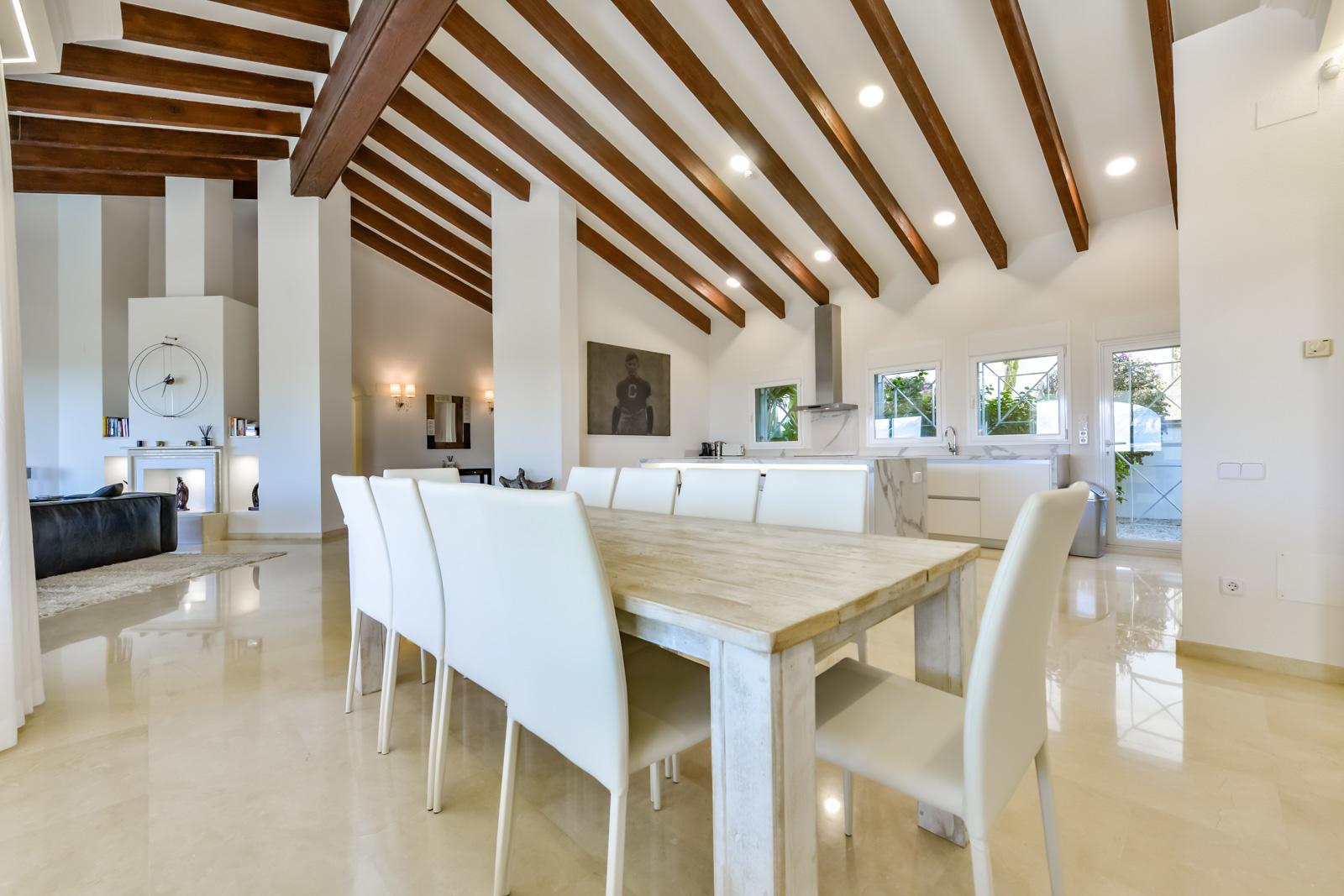 1308NS - Villa luxueuse avec une excellente vue sur la mer et un grand terrain double.