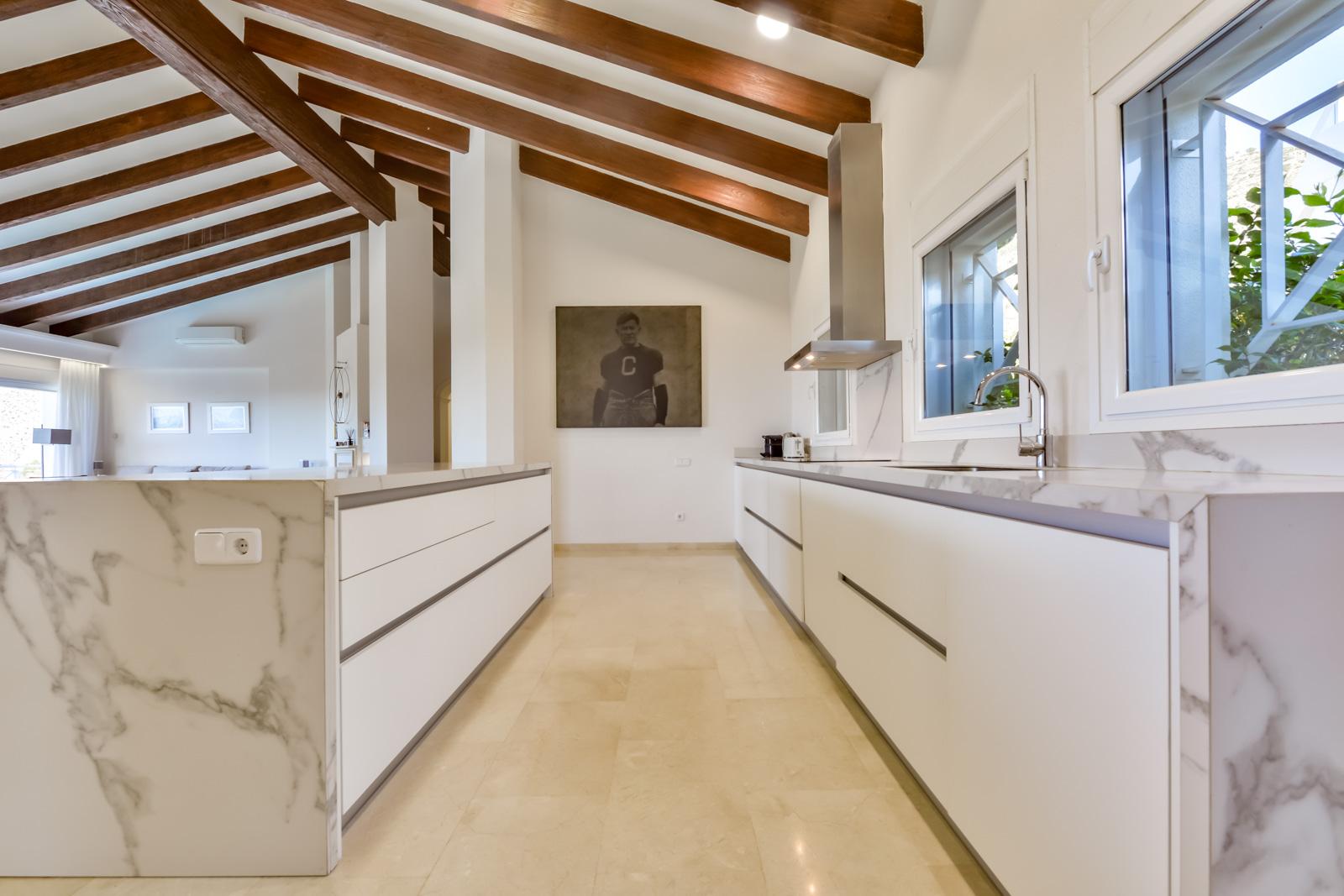 1308NS - Villa luxueuse avec une excellente vue sur la mer et un grand terrain double.