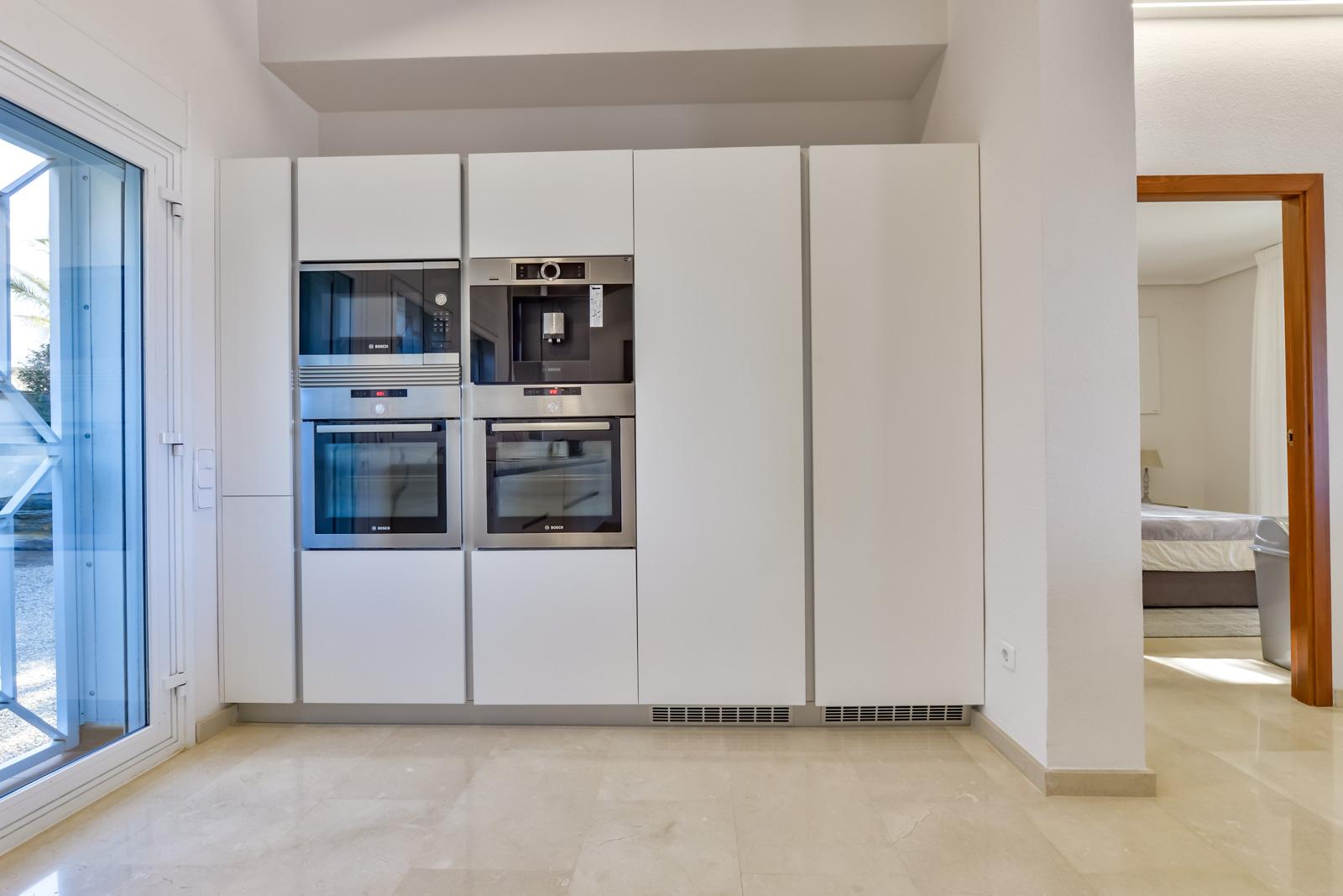 1308NS - Villa luxueuse avec une excellente vue sur la mer et un grand terrain double.