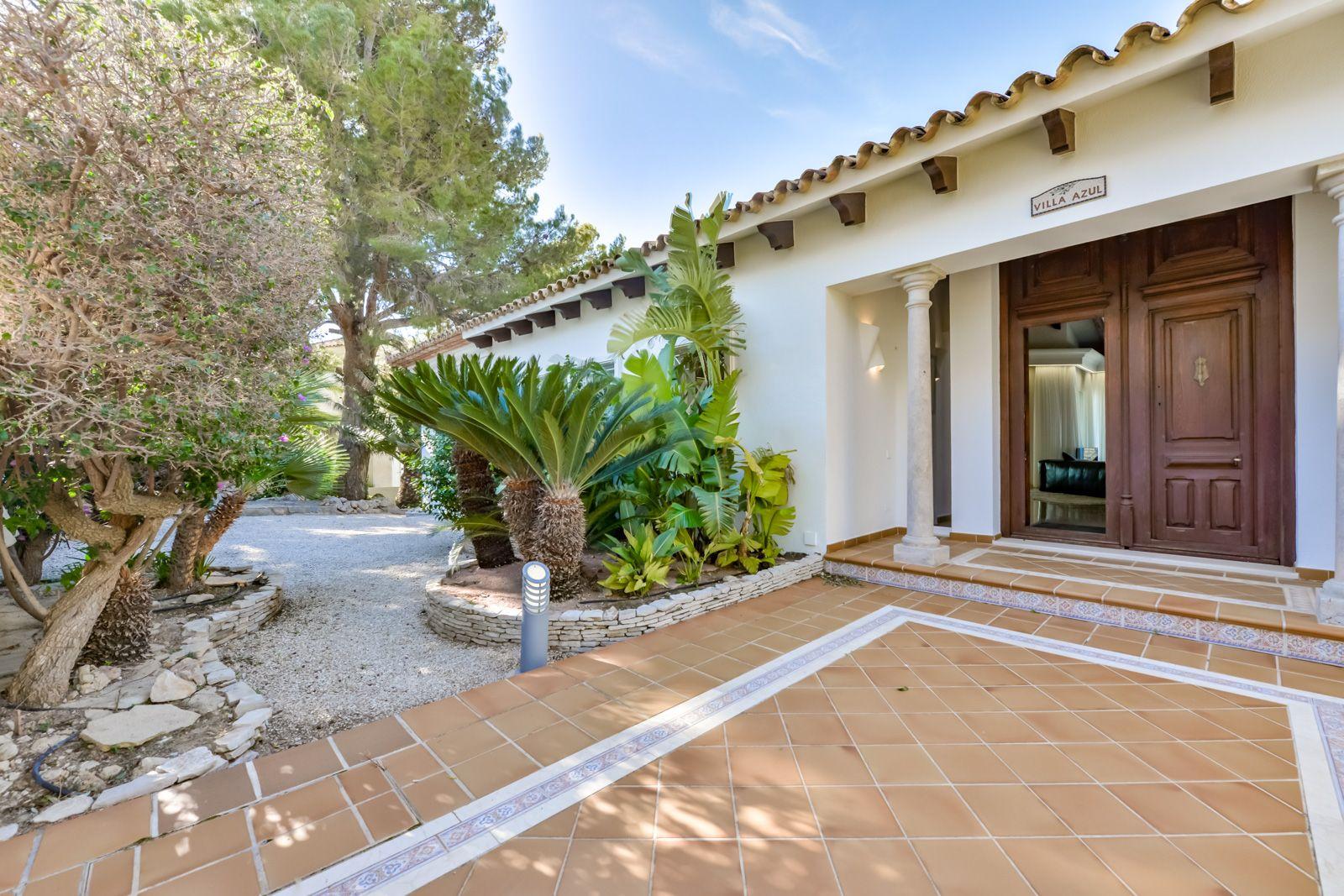 1308NS - Villa luxueuse avec une excellente vue sur la mer et un grand terrain double.