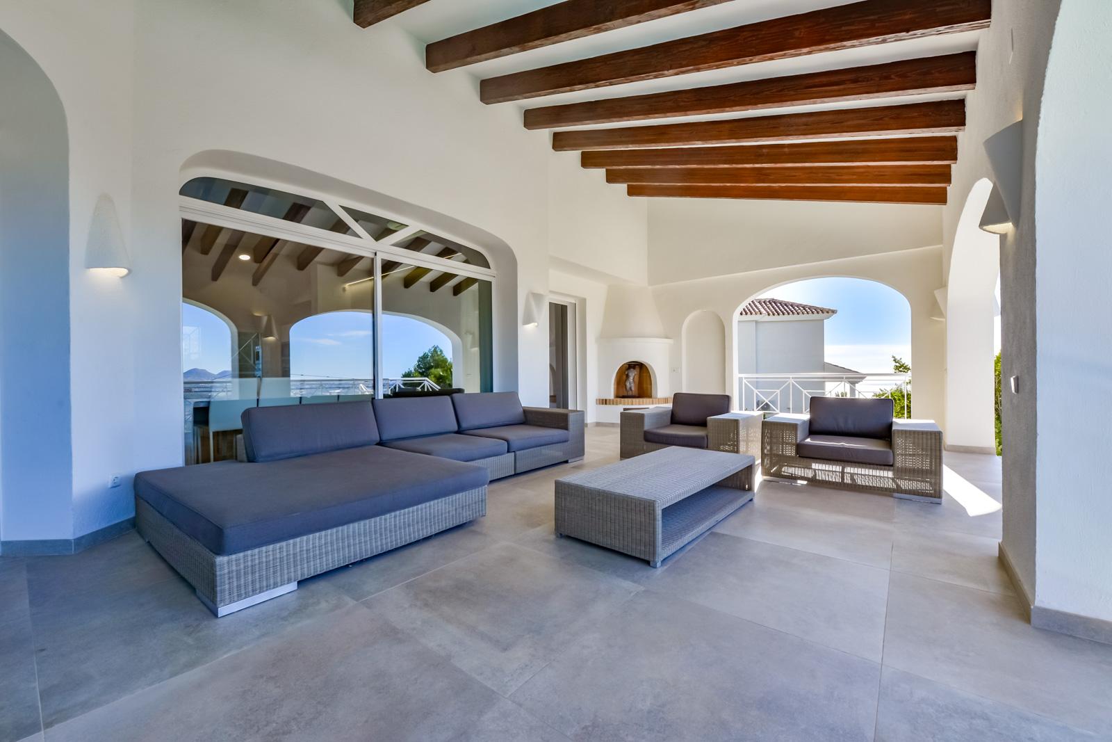 1308NS - Villa luxueuse avec une excellente vue sur la mer et un grand terrain double.