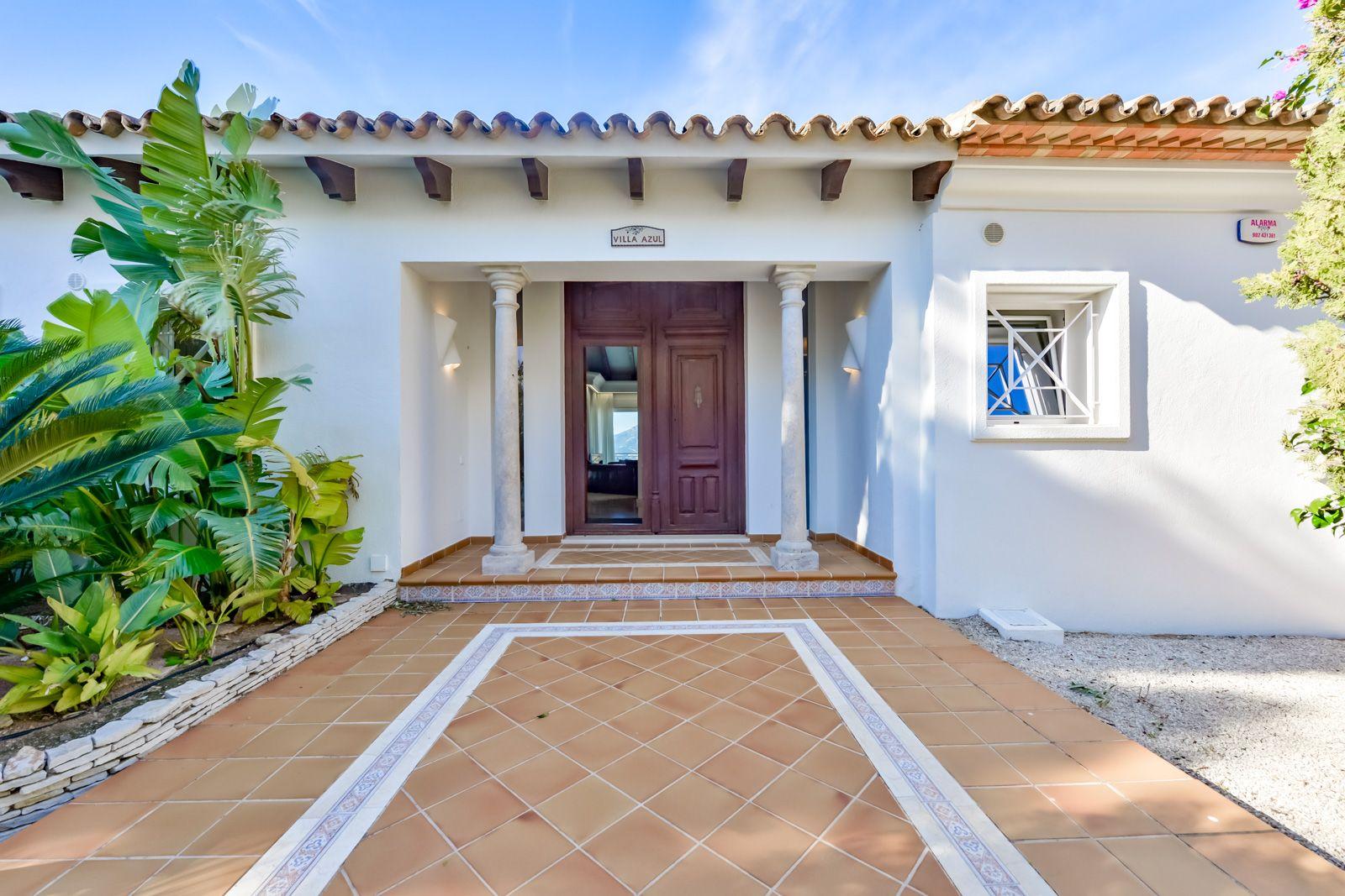 1308NS - Villa luxueuse avec une excellente vue sur la mer et un grand terrain double.