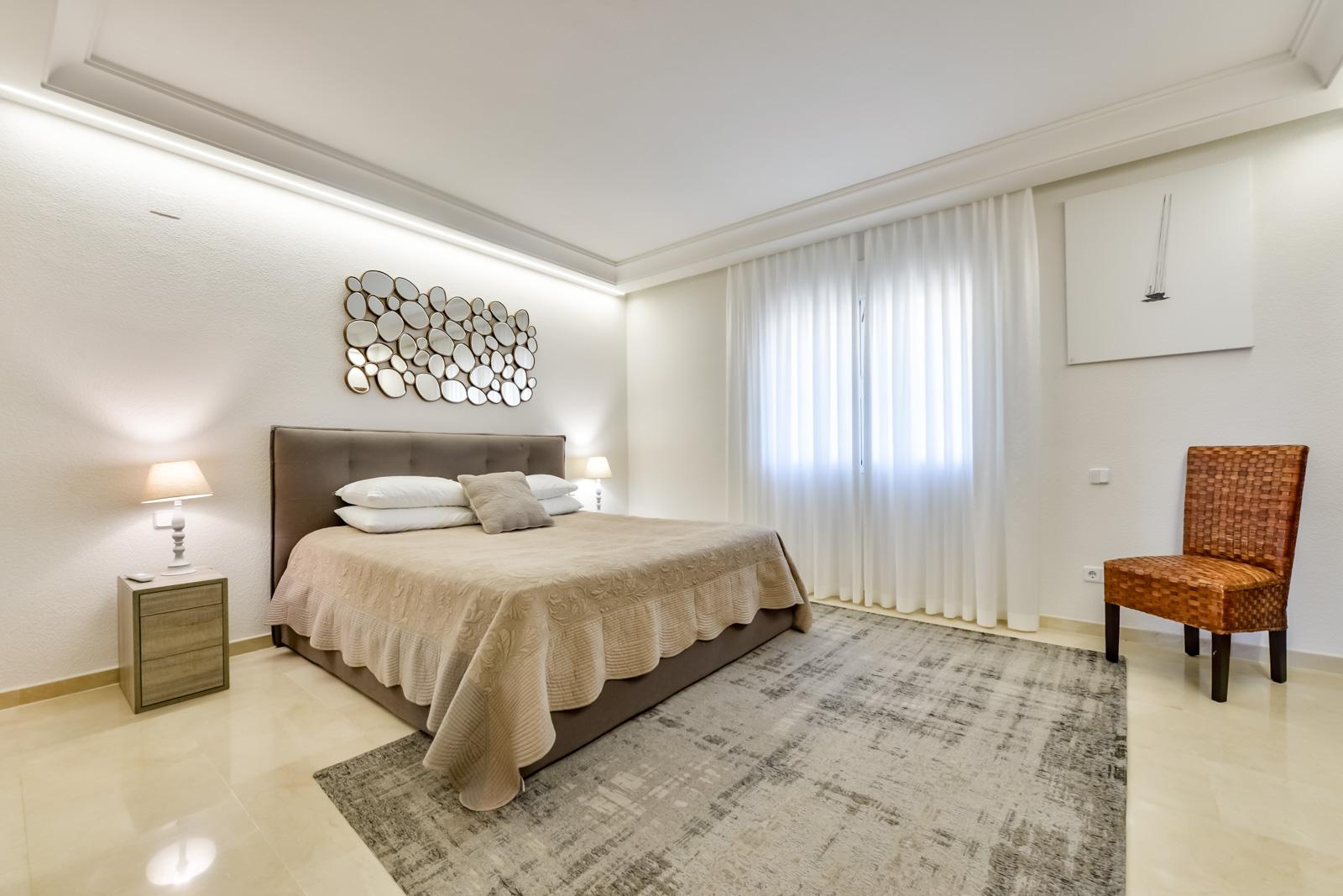 1308NS - Villa luxueuse avec une excellente vue sur la mer et un grand terrain double.