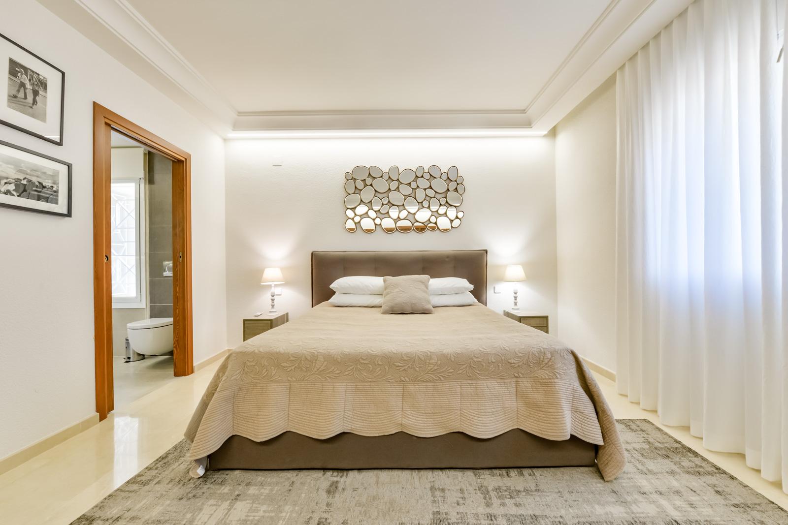 1308NS - Villa luxueuse avec une excellente vue sur la mer et un grand terrain double.