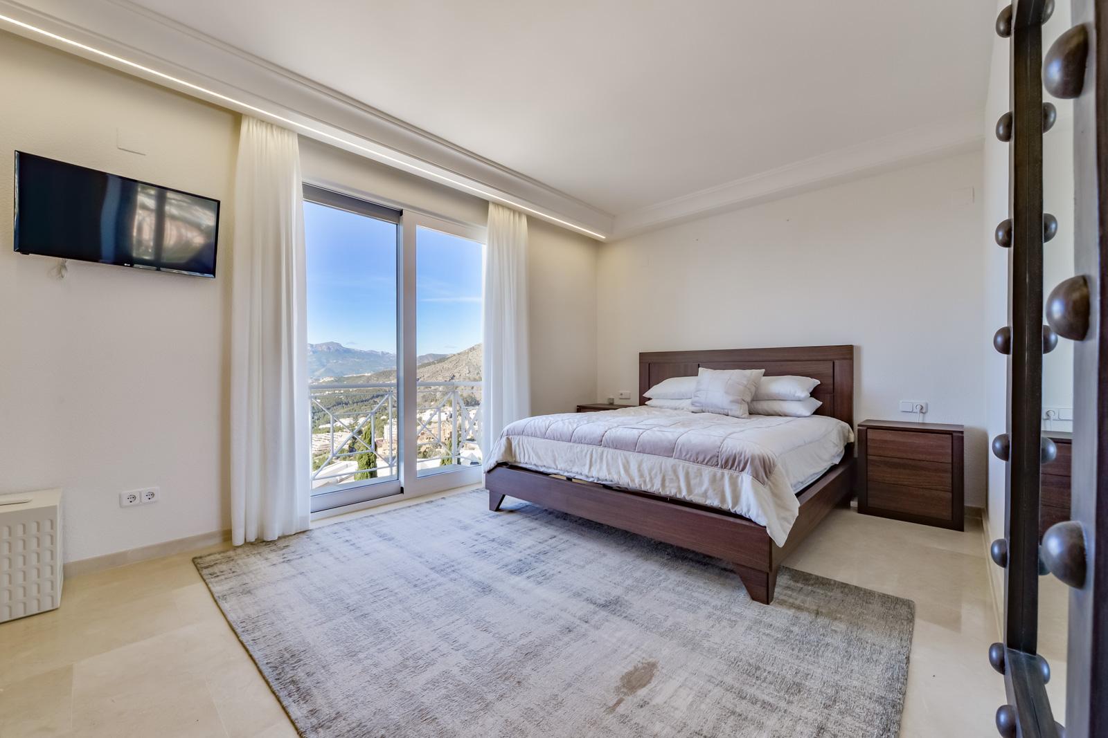 1308NS - Villa luxueuse avec une excellente vue sur la mer et un grand terrain double.