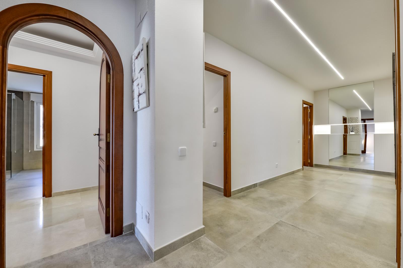 1308NS - Villa luxueuse avec une excellente vue sur la mer et un grand terrain double.