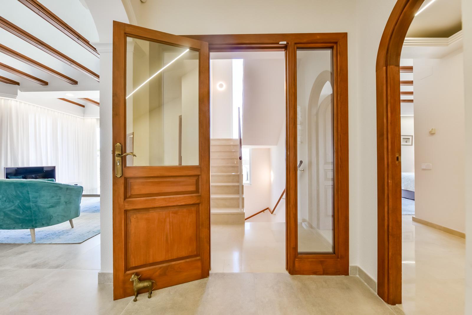 1308NS - Villa luxueuse avec une excellente vue sur la mer et un grand terrain double.