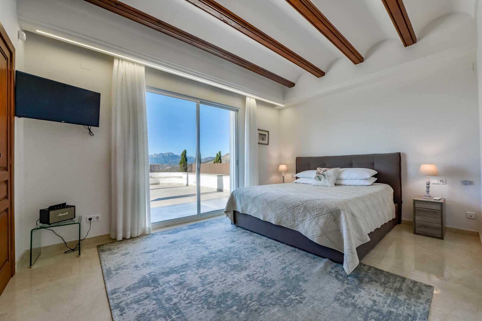 1308NS - Villa luxueuse avec une excellente vue sur la mer et un grand terrain double.