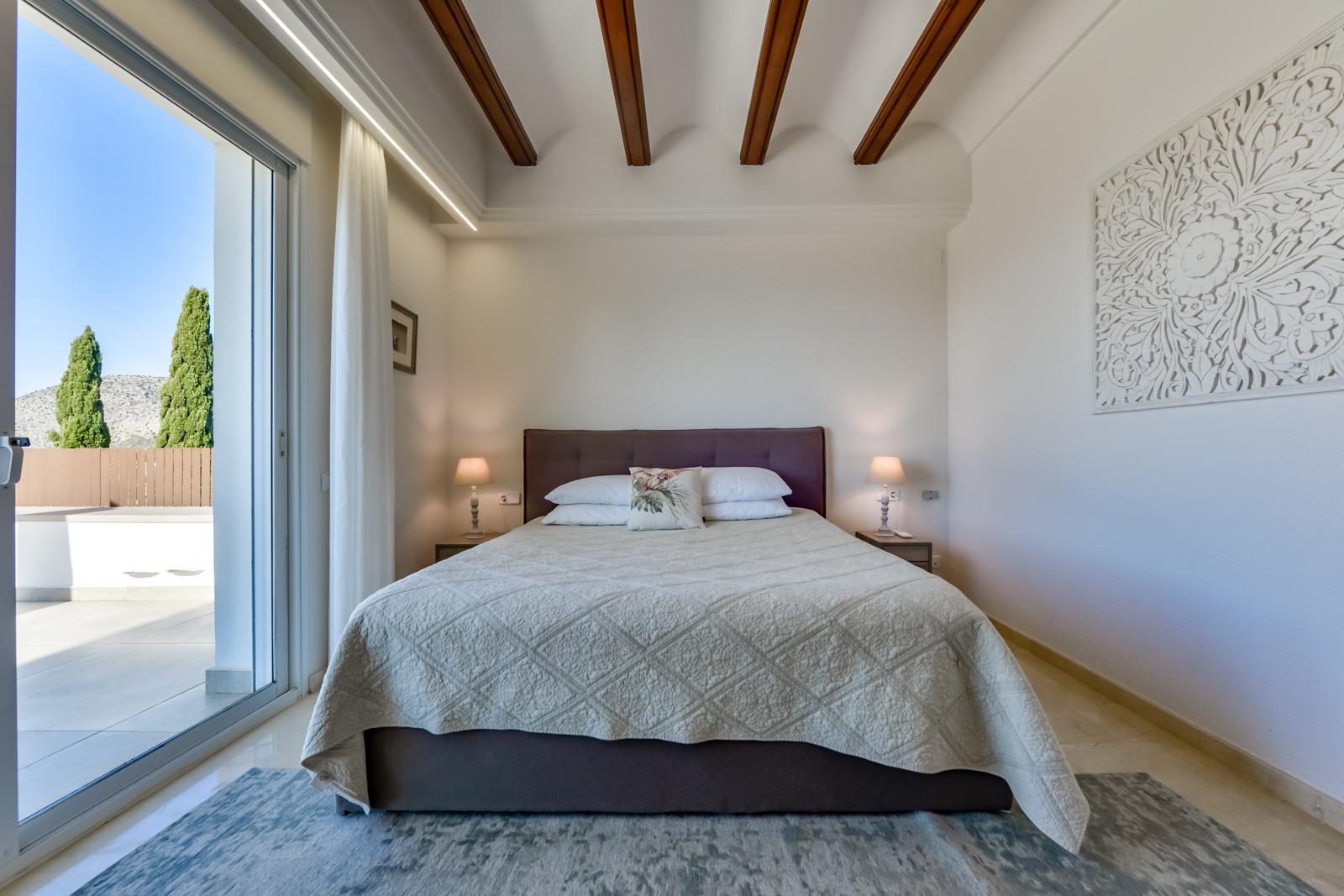 1308NS - Villa luxueuse avec une excellente vue sur la mer et un grand terrain double.