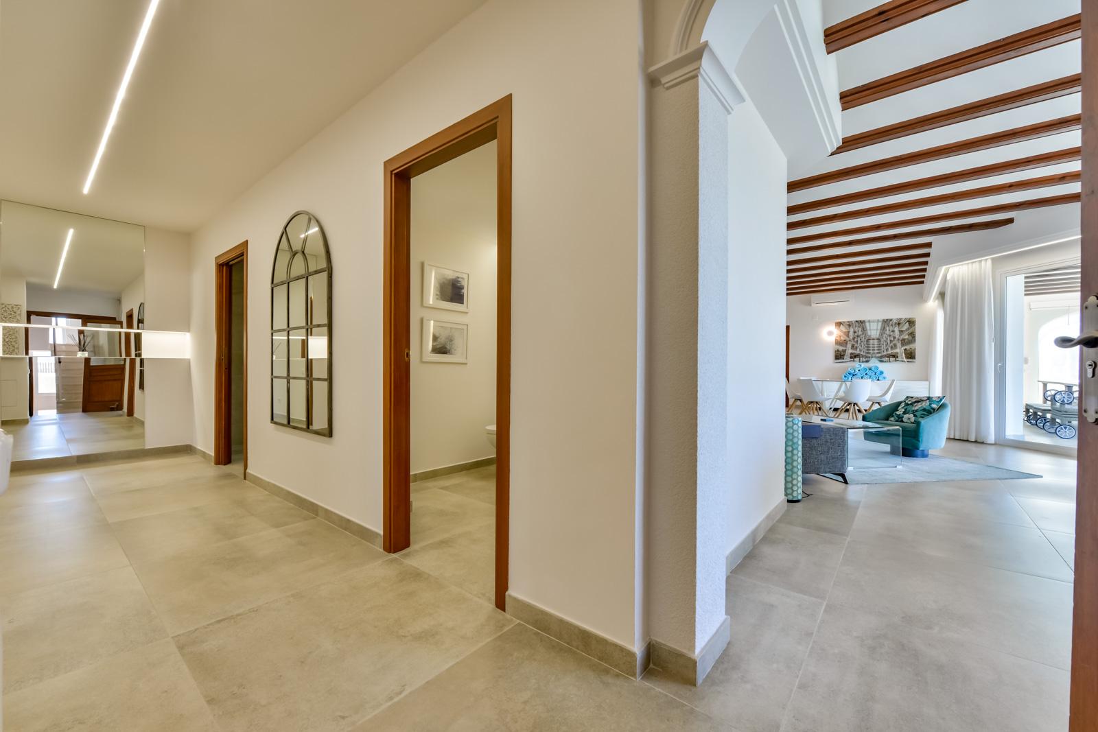 1308NS - Villa luxueuse avec une excellente vue sur la mer et un grand terrain double.