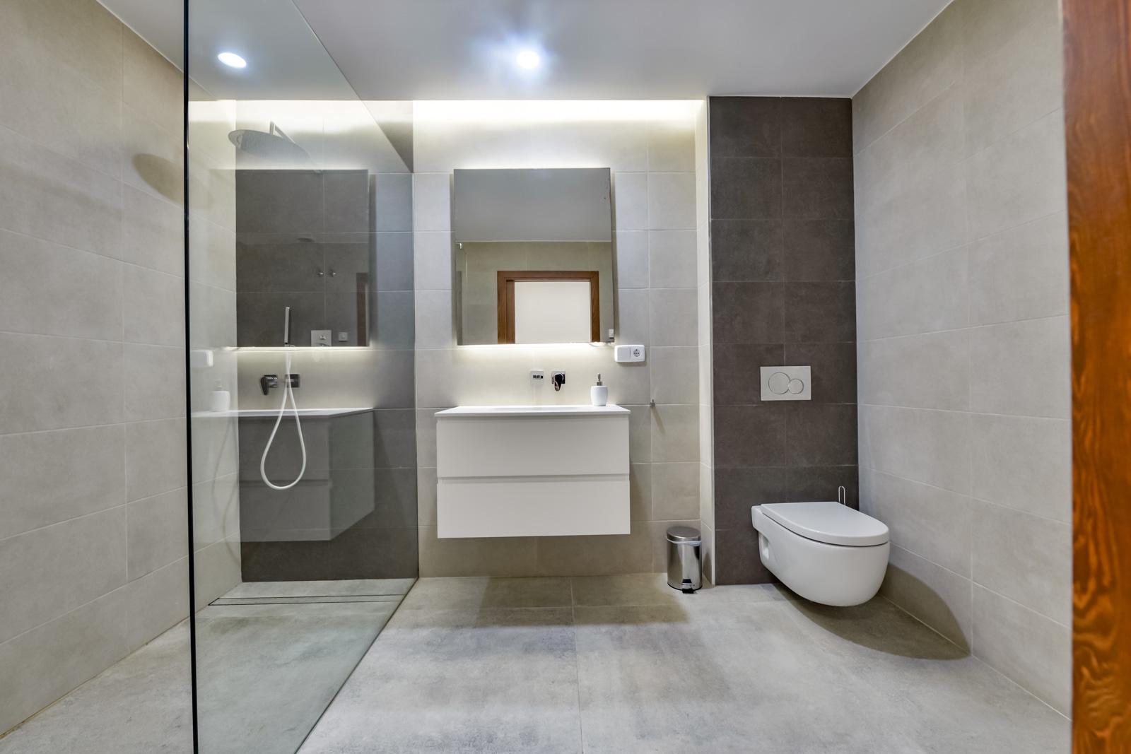 1308NS - Villa luxueuse avec une excellente vue sur la mer et un grand terrain double.