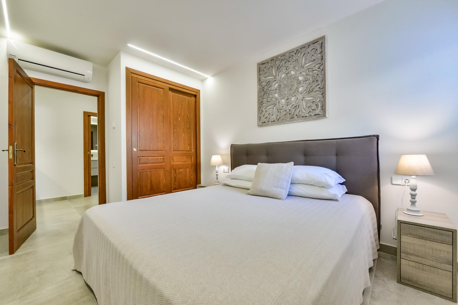 1308NS - Villa luxueuse avec une excellente vue sur la mer et un grand terrain double.