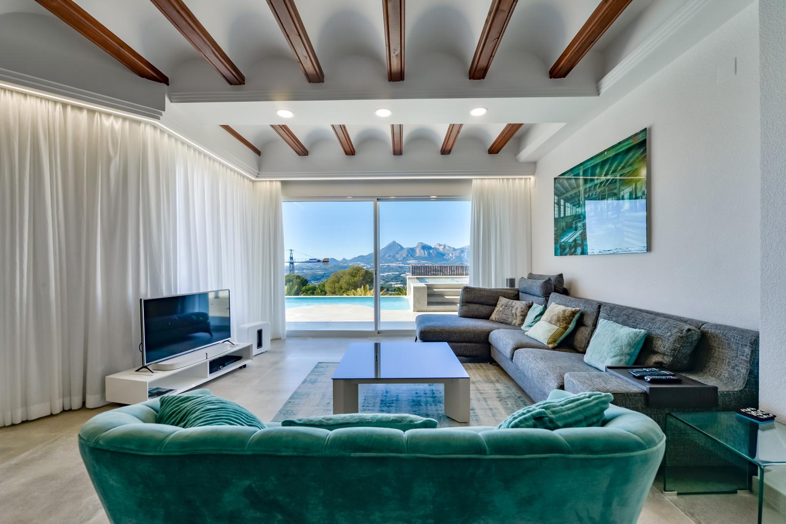 1308NS - Villa luxueuse avec une excellente vue sur la mer et un grand terrain double.