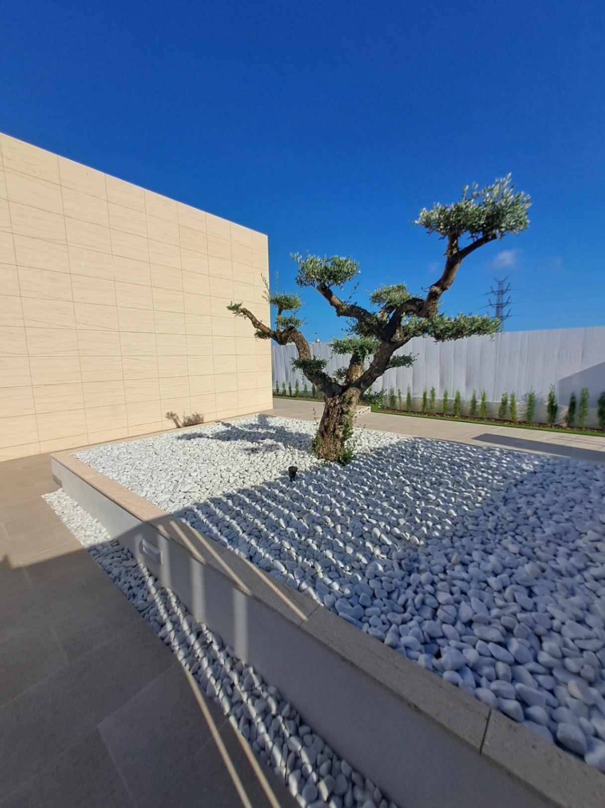 1317DA - Villas unifamiliales modernas en construcción, de una sola planta y de calidad, con vistas a la montaña en Polop.