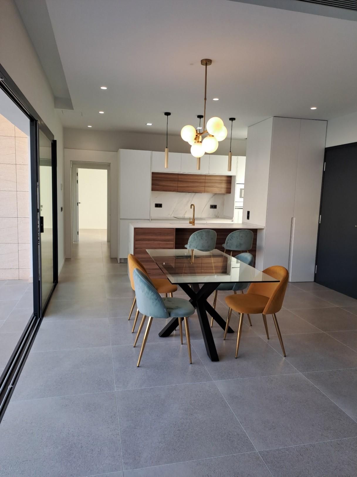1317DA - Villas unifamiliales modernas en construcción, de una sola planta y de calidad, con vistas a la montaña en Polop.