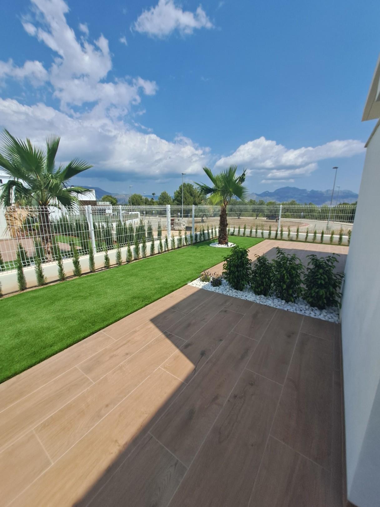 1317DA - Villas unifamiliales modernas en construcción, de una sola planta y de calidad, con vistas a la montaña en Polop.