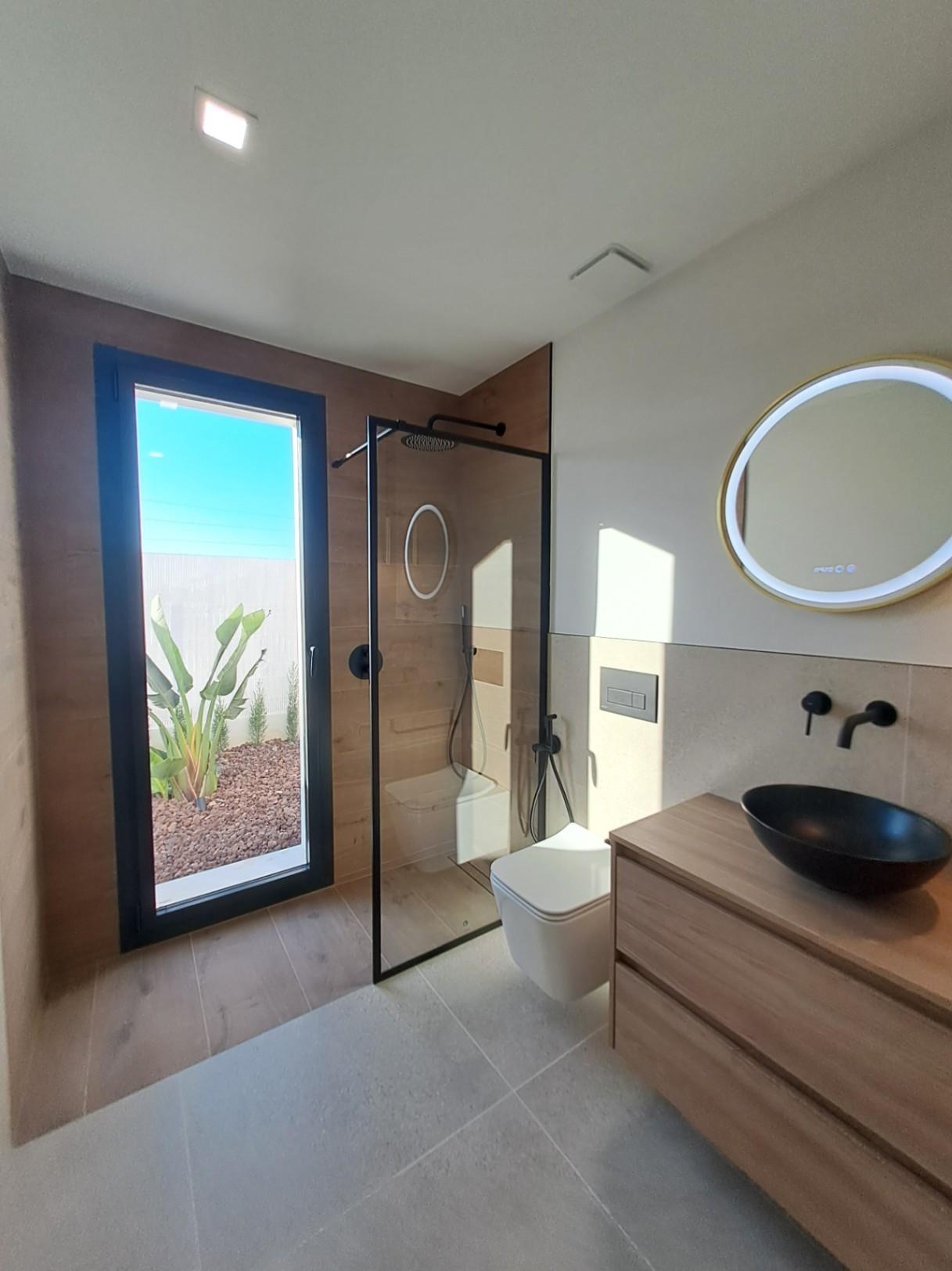 1317DA - Villas unifamiliales modernas en construcción, de una sola planta y de calidad, con vistas a la montaña en Polop.