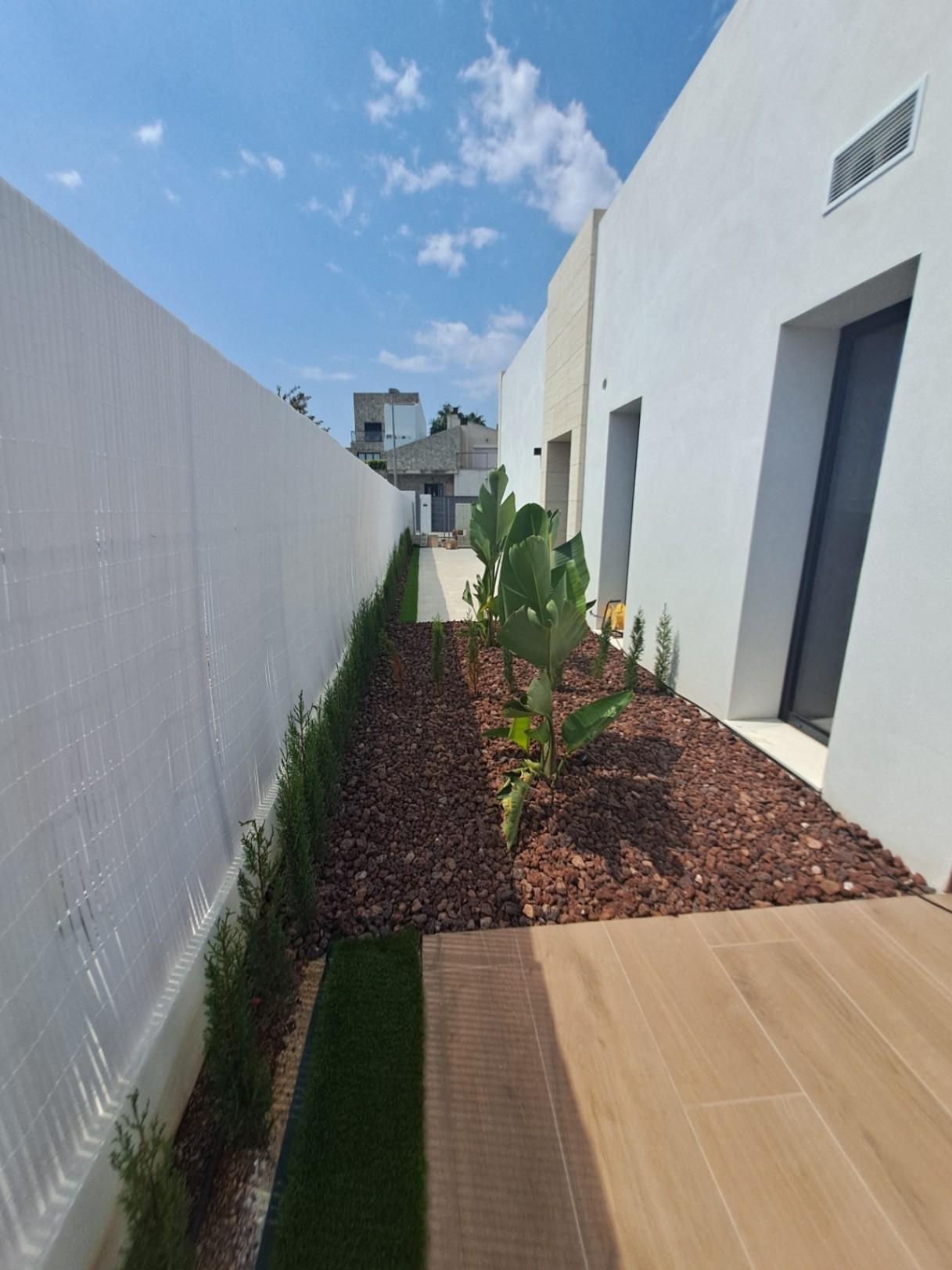 1317DA - Villas unifamiliales modernas en construcción, de una sola planta y de calidad, con vistas a la montaña en Polop.
