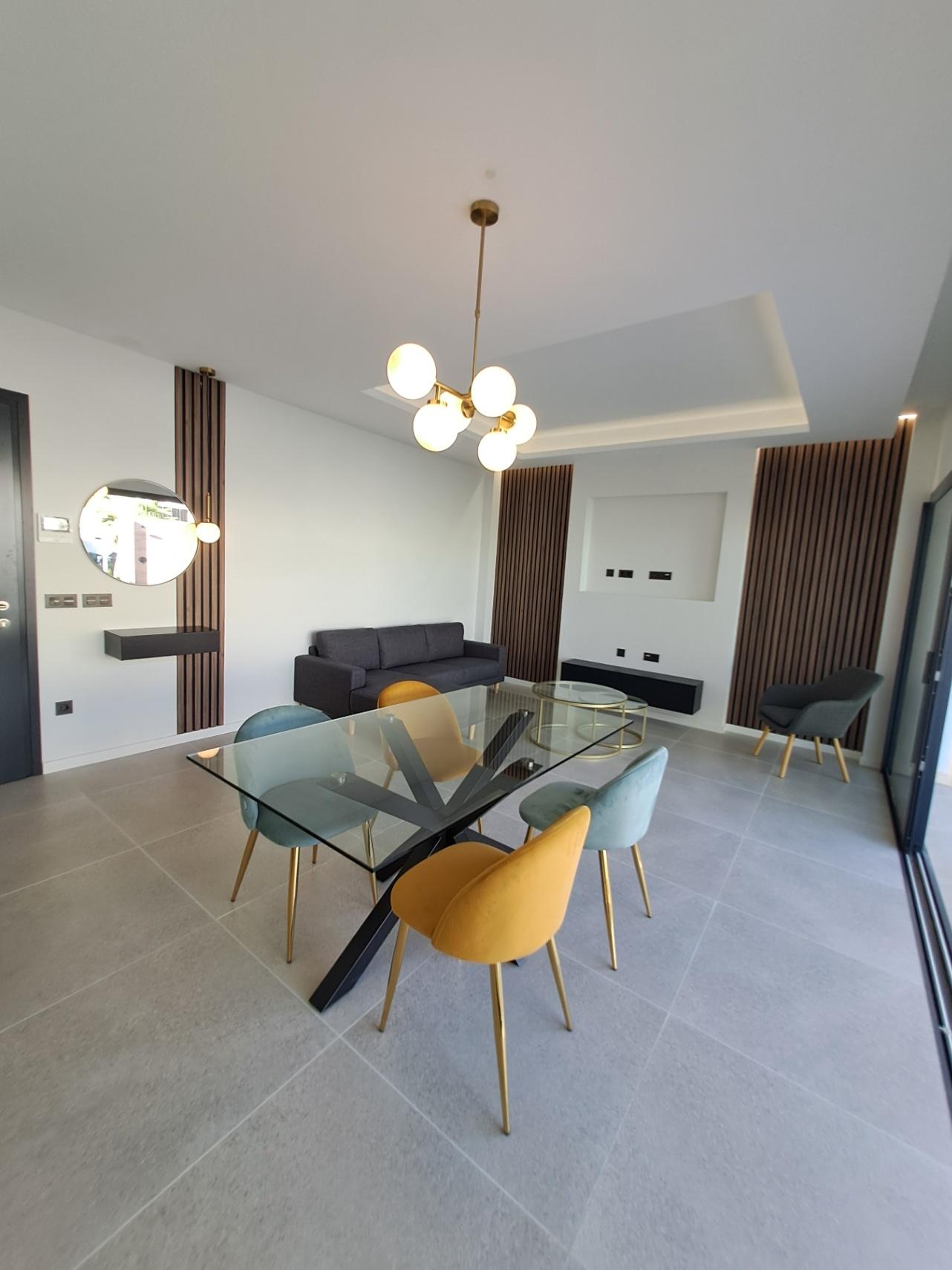1317DA - Villas unifamiliales modernas en construcción, de una sola planta y de calidad, con vistas a la montaña en Polop.
