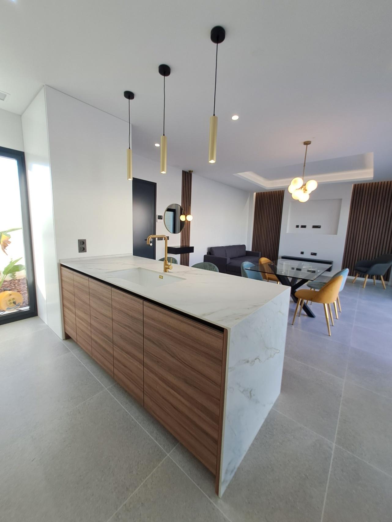 1317DA - Villas unifamiliales modernas en construcción, de una sola planta y de calidad, con vistas a la montaña en Polop.